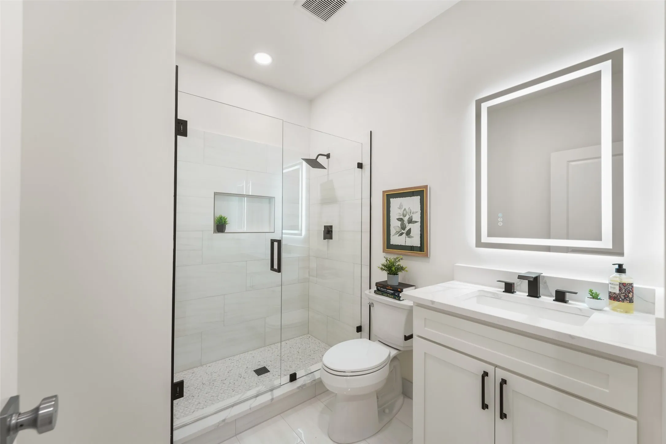 Single Family Residence For Sale in Dallas County , 5259 Saint Charles Avenue, Dallas, Texas 75223, 7 Bedroom, 5 Bathroom, Garage spaces, 4,439 Sqft, built in 2022, mls#21285974, Real Estate Agent in Dallas, Homes For Sale in Dallas county, Homes For Sale in Dallas, Realtor in Dallas Texas, Real Estate Brokerage Independent Realty Texas, Luminita Cordes Realtor