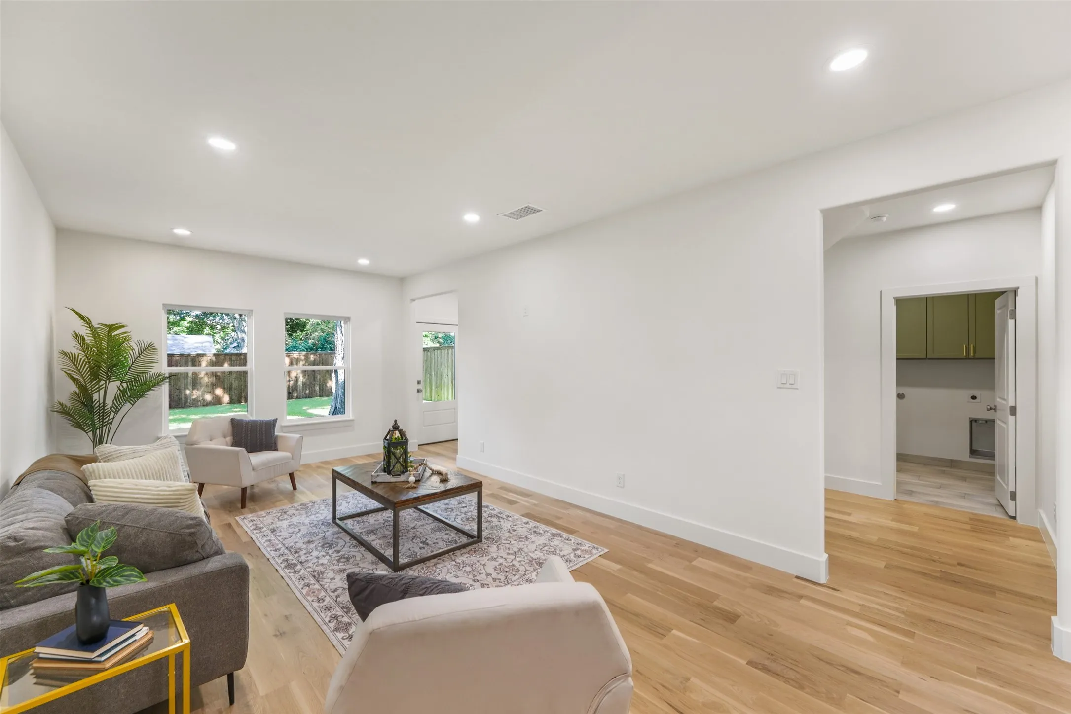 Single Family Residence For Sale in Dallas County , 5259 Saint Charles Avenue, Dallas, Texas 75223, 7 Bedroom, 5 Bathroom, Garage spaces, 4,439 Sqft, built in 2022, mls#21285974, Real Estate Agent in Dallas, Homes For Sale in Dallas county, Homes For Sale in Dallas, Realtor in Dallas Texas, Real Estate Brokerage Independent Realty Texas, Luminita Cordes Realtor