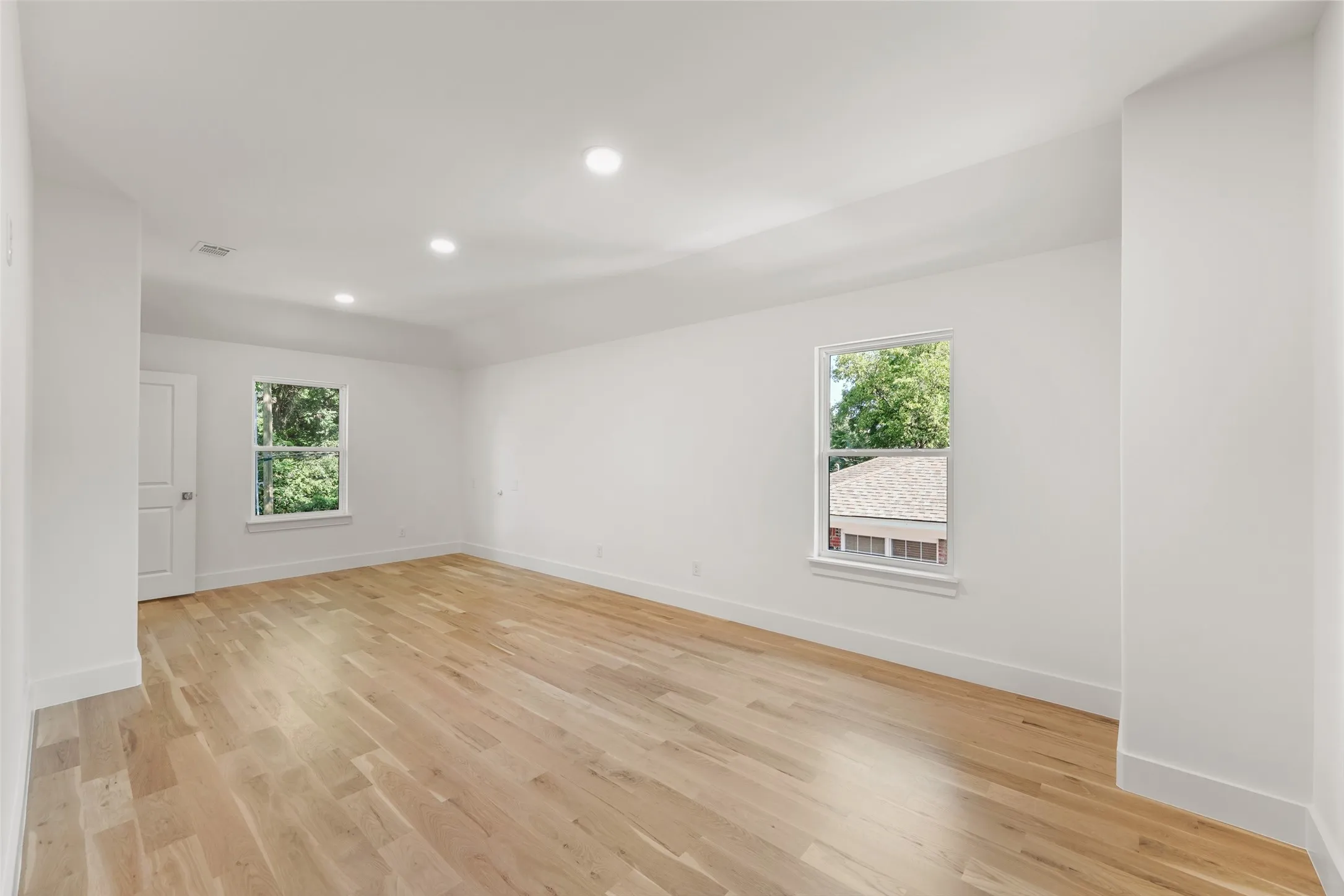 Single Family Residence For Sale in Dallas County , 5259 Saint Charles Avenue, Dallas, Texas 75223, 7 Bedroom, 5 Bathroom, Garage spaces, 4,439 Sqft, built in 2022, mls#21285974, Real Estate Agent in Dallas, Homes For Sale in Dallas county, Homes For Sale in Dallas, Realtor in Dallas Texas, Real Estate Brokerage Independent Realty Texas, Luminita Cordes Realtor