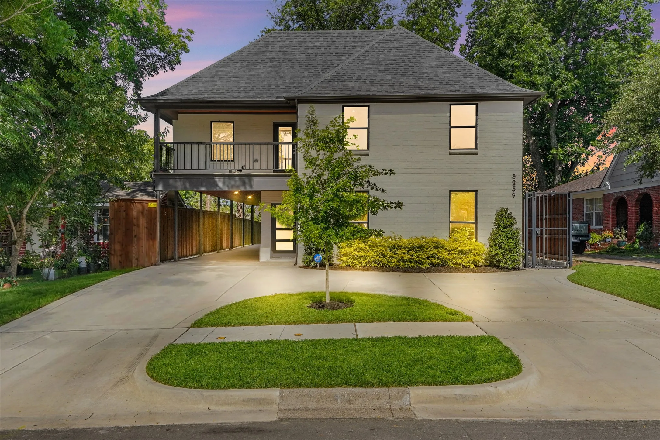 Single Family Residence For Sale in Dallas County , 5259 Saint Charles Avenue, Dallas, Texas 75223, 7 Bedroom, 5 Bathroom, Garage spaces, 4,439 Sqft, built in 2022, mls#21285974, Real Estate Agent in Dallas, Homes For Sale in Dallas county, Homes For Sale in Dallas, Realtor in Dallas Texas, Real Estate Brokerage Independent Realty Texas, Luminita Cordes Realtor