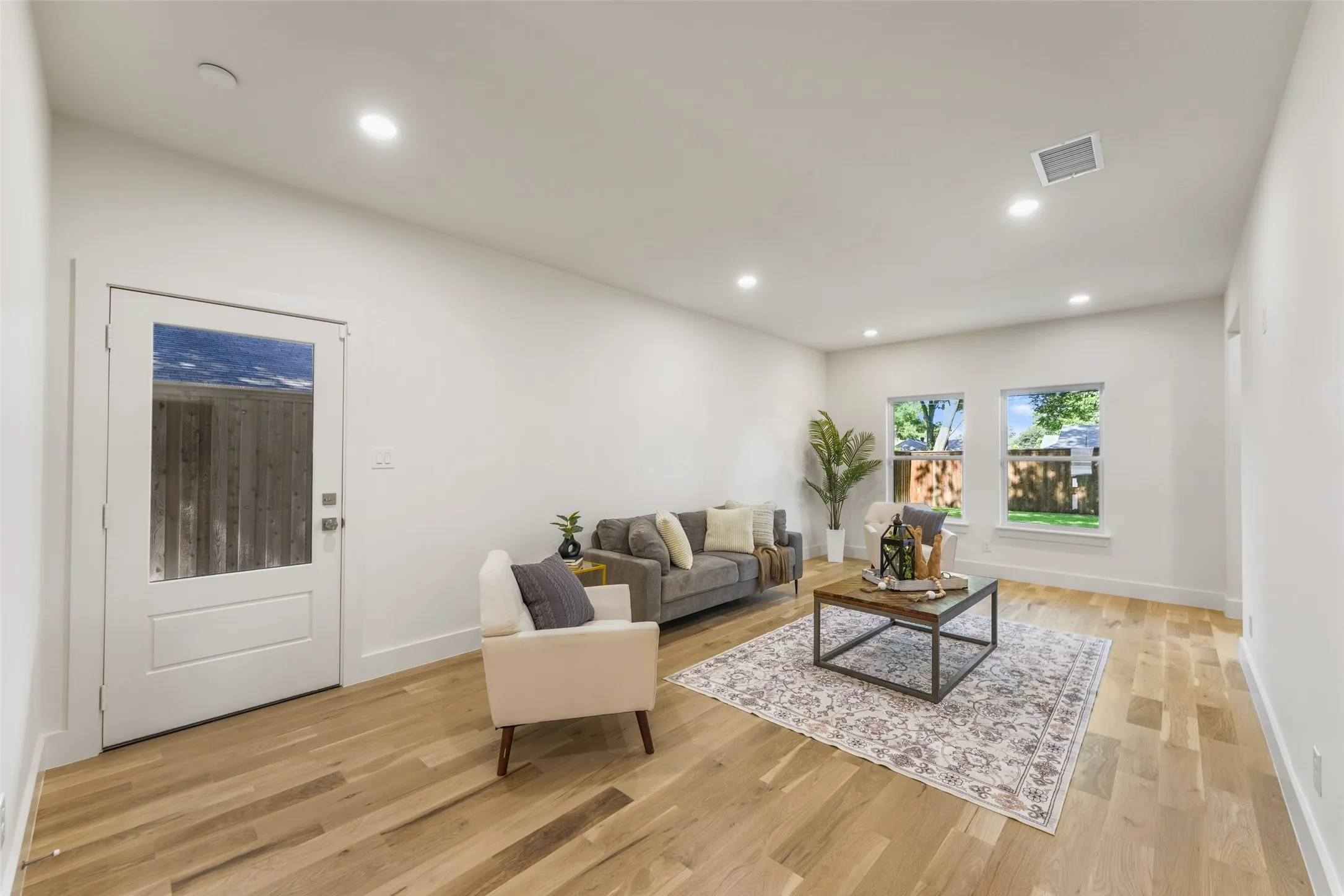 Single Family Residence For Sale in Dallas County , 5259 Saint Charles Avenue, Dallas, Texas 75223, 7 Bedroom, 5 Bathroom, Garage spaces, 4,439 Sqft, built in 2022, mls#21285974, Real Estate Agent in Dallas, Homes For Sale in Dallas county, Homes For Sale in Dallas, Realtor in Dallas Texas, Real Estate Brokerage Independent Realty Texas, Luminita Cordes Realtor