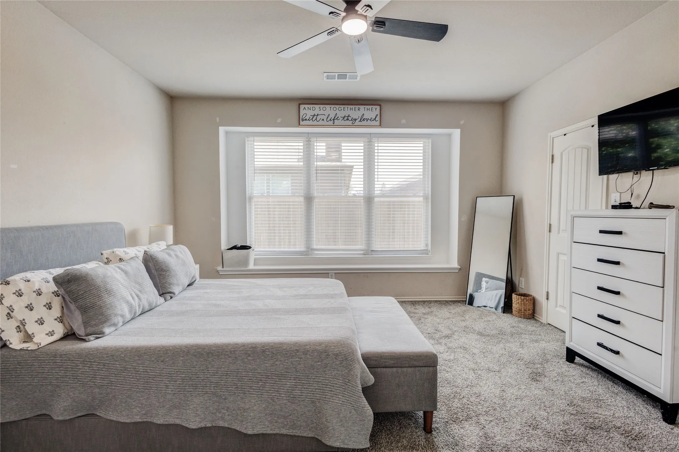 Single Family Residence For Sale in Tarrant County , 10844 Hawks Landing Road, Fort Worth, Texas 76052, 3 Bedroom, 2 Bathroom, 2 Garage spaces, 1,623 Sqft, built in 2005, mls#21284715, Real Estate Agent in Fort Worth, Homes For Sale in Tarrant county, Homes For Sale in Fort Worth, Realtor in Fort Worth Texas, Real Estate Brokerage Independent Realty Texas, Luminita Cordes Realtor