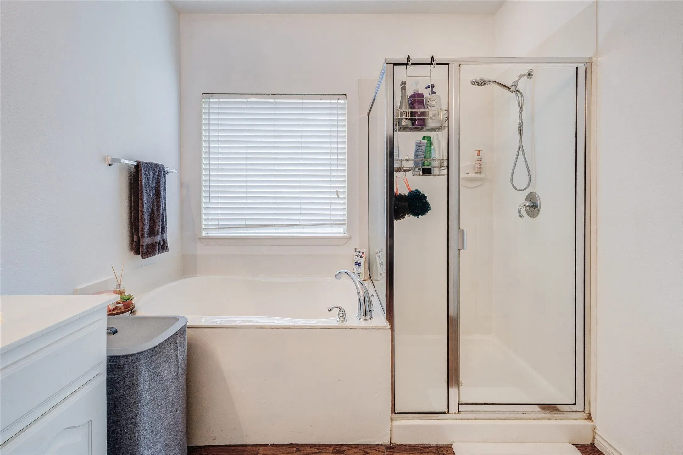 Single Family Residence For Sale in Tarrant County , 10844 Hawks Landing Road, Fort Worth, Texas 76052, 3 Bedroom, 2 Bathroom, 2 Garage spaces, 1,623 Sqft, built in 2005, mls#21284715, Real Estate Agent in Fort Worth, Homes For Sale in Tarrant county, Homes For Sale in Fort Worth, Realtor in Fort Worth Texas, Real Estate Brokerage Independent Realty Texas, Luminita Cordes Realtor