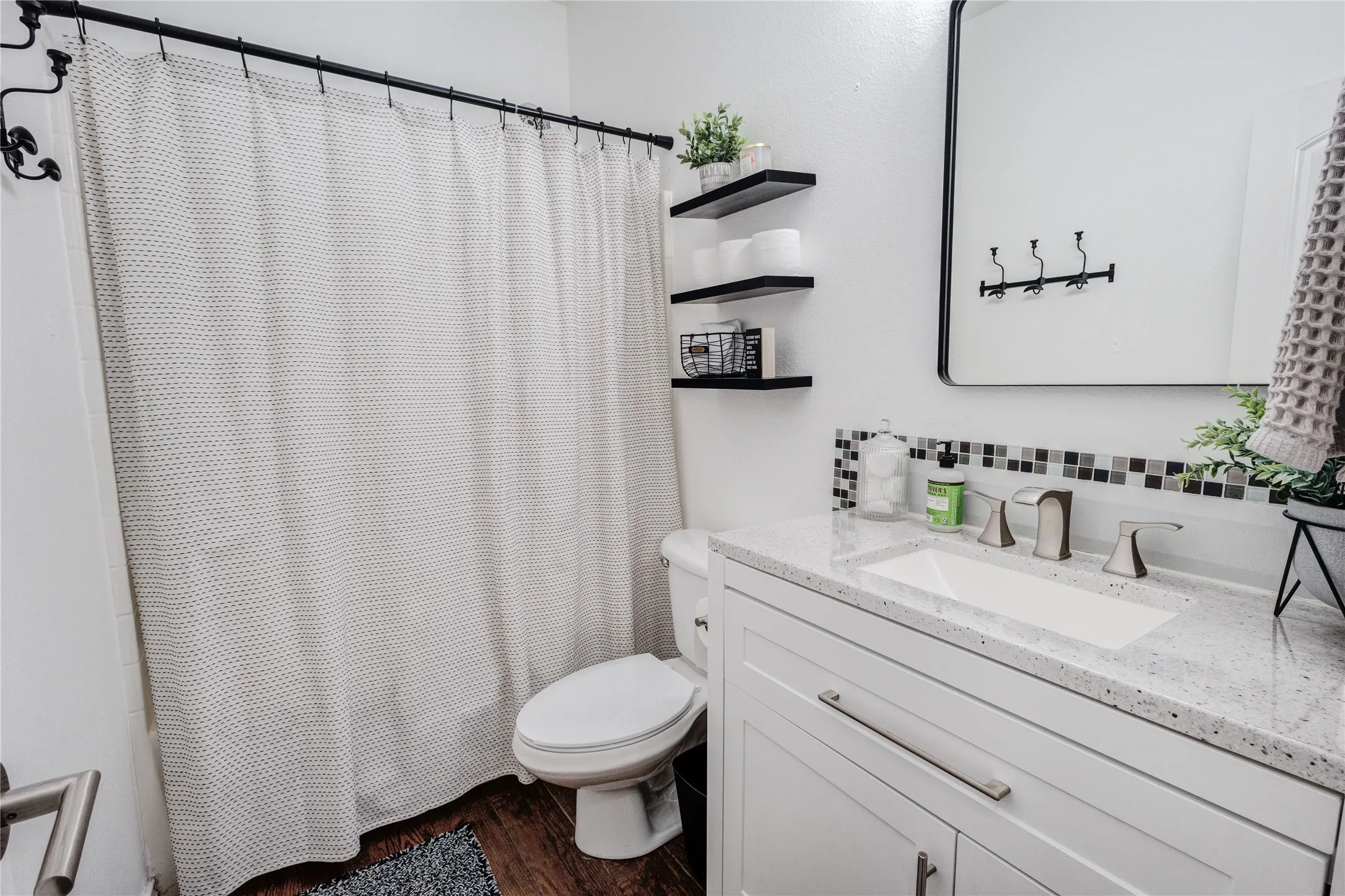 Single Family Residence For Sale in Tarrant County , 10844 Hawks Landing Road, Fort Worth, Texas 76052, 3 Bedroom, 2 Bathroom, 2 Garage spaces, 1,623 Sqft, built in 2005, mls#21284715, Real Estate Agent in Fort Worth, Homes For Sale in Tarrant county, Homes For Sale in Fort Worth, Realtor in Fort Worth Texas, Real Estate Brokerage Independent Realty Texas, Luminita Cordes Realtor