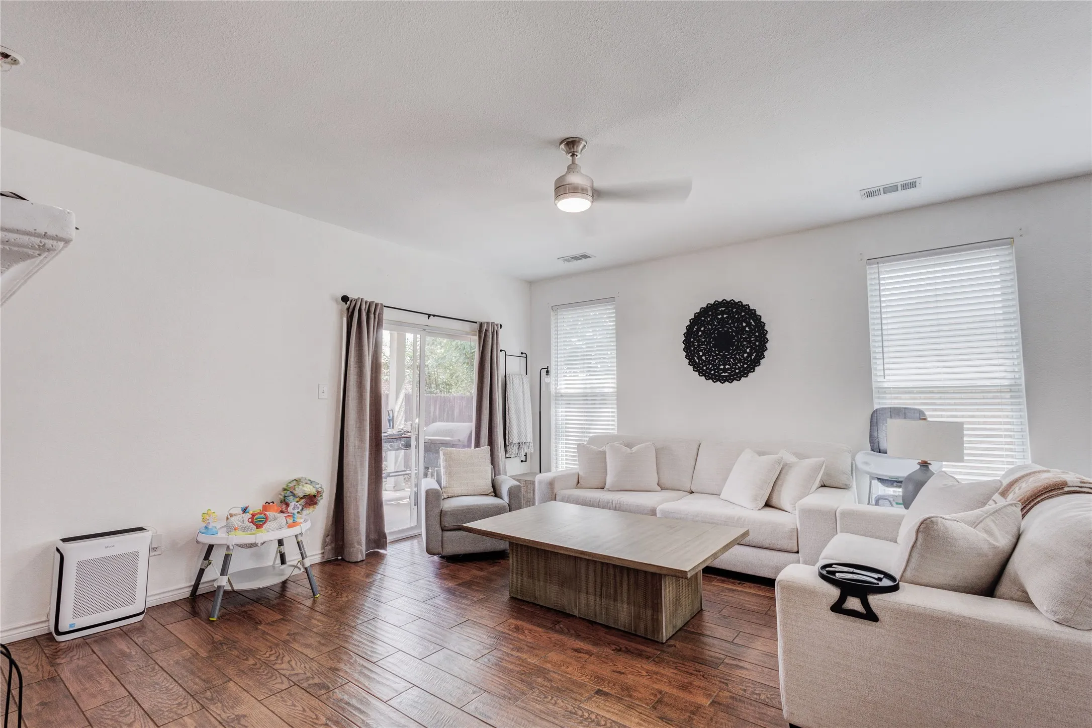 Single Family Residence For Sale in Tarrant County , 10844 Hawks Landing Road, Fort Worth, Texas 76052, 3 Bedroom, 2 Bathroom, 2 Garage spaces, 1,623 Sqft, built in 2005, mls#21284715, Real Estate Agent in Fort Worth, Homes For Sale in Tarrant county, Homes For Sale in Fort Worth, Realtor in Fort Worth Texas, Real Estate Brokerage Independent Realty Texas, Luminita Cordes Realtor