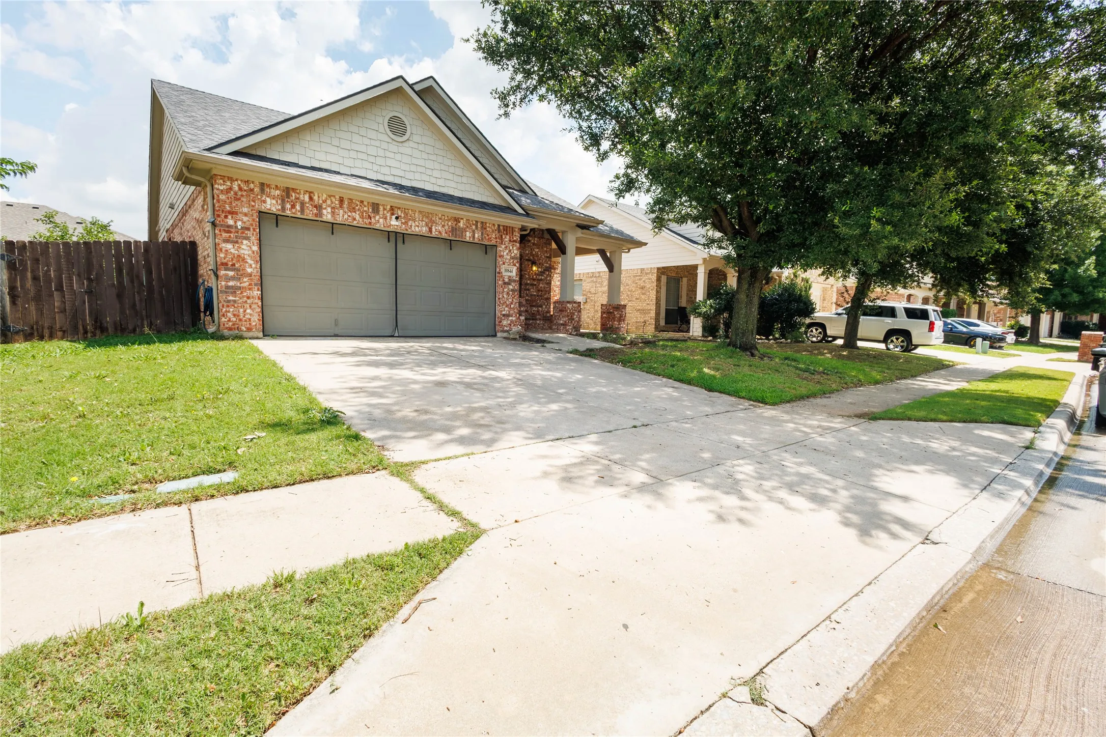 Single Family Residence For Sale in Tarrant County , 10844 Hawks Landing Road, Fort Worth, Texas 76052, 3 Bedroom, 2 Bathroom, 2 Garage spaces, 1,623 Sqft, built in 2005, mls#21284715, Real Estate Agent in Fort Worth, Homes For Sale in Tarrant county, Homes For Sale in Fort Worth, Realtor in Fort Worth Texas, Real Estate Brokerage Independent Realty Texas, Luminita Cordes Realtor