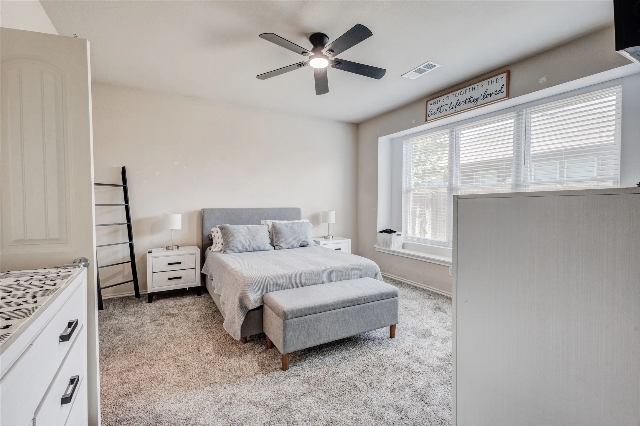 Single Family Residence For Sale in Tarrant County , 10844 Hawks Landing Road, Fort Worth, Texas 76052, 3 Bedroom, 2 Bathroom, 2 Garage spaces, 1,623 Sqft, built in 2005, mls#21284715, Real Estate Agent in Fort Worth, Homes For Sale in Tarrant county, Homes For Sale in Fort Worth, Realtor in Fort Worth Texas, Real Estate Brokerage Independent Realty Texas, Luminita Cordes Realtor
