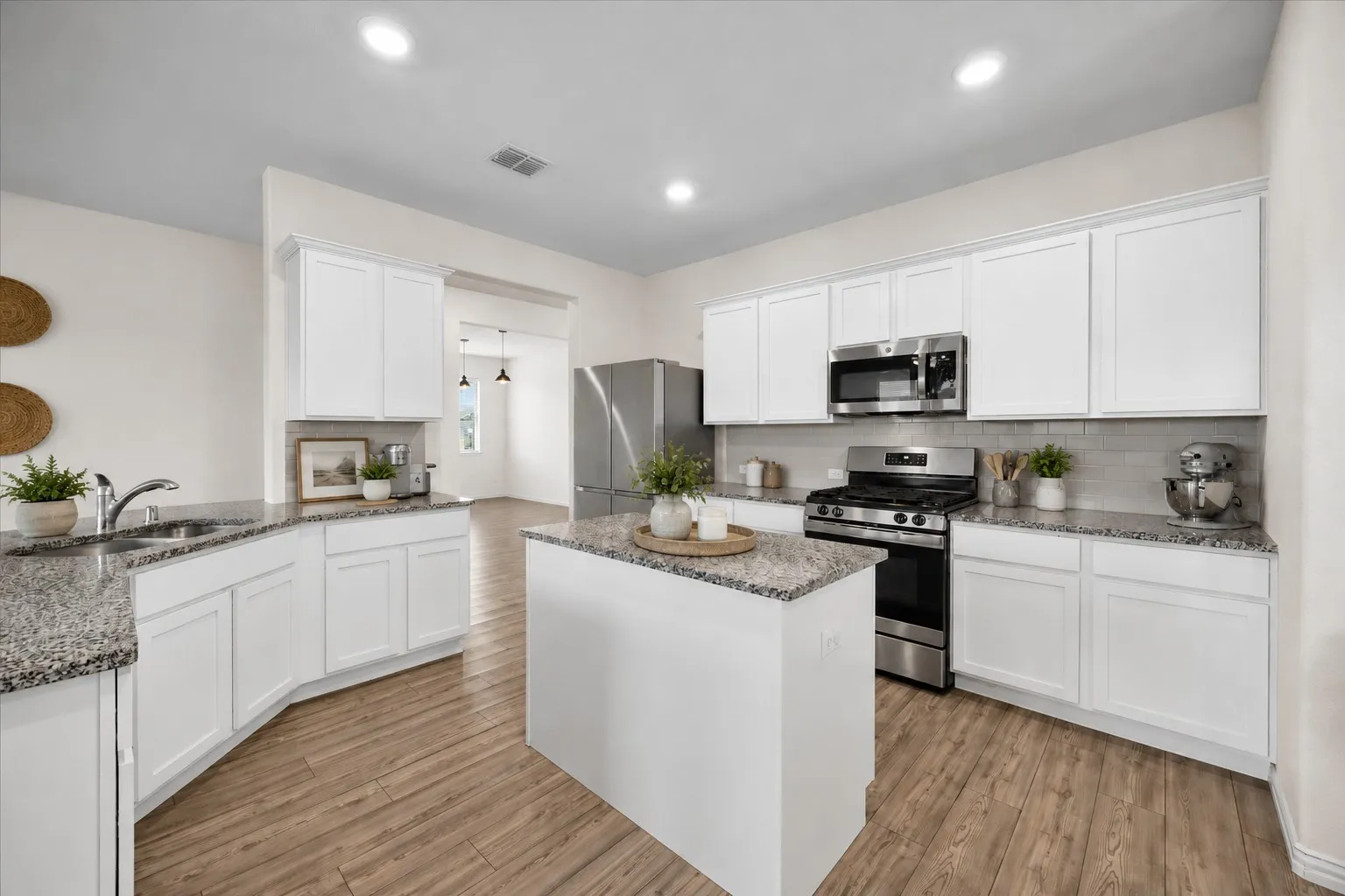 Single Family Residence For Sale in Hunt County , 2100 Whispering Sage Boulevard, Royse City, Texas 75189, 4 Bedroom, 2 Bathroom, 2 Garage spaces, 1,968 Sqft, built in 2020, mls#21285894, Real Estate Agent in Royse City, Homes For Sale in Hunt county, Homes For Sale in Royse City, Realtor in Royse City Texas, Real Estate Brokerage Independent Realty Texas, Luminita Cordes Realtor