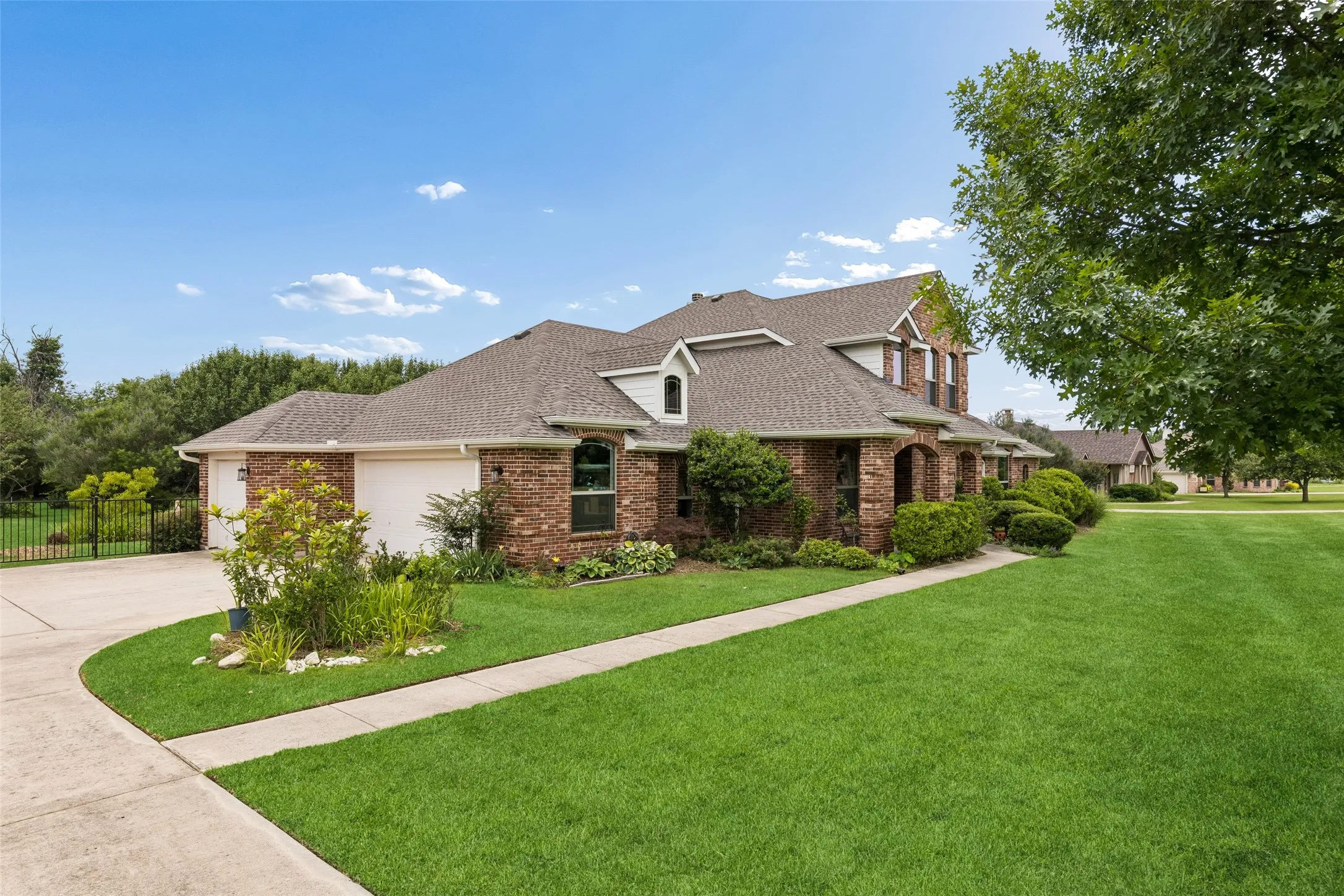 Single Family Residence For Sale in Collin County , 2807 Wildwood Lane, Celina, Texas 75009, 4 Bedroom, 3 Bathroom, 3 Garage spaces, 2,923 Sqft, built in 2008, mls#21281841, Real Estate Agent in Celina, Homes For Sale in Collin county, Homes For Sale in Celina, Realtor in Celina Texas, Real Estate Brokerage Independent Realty Texas, Luminita Cordes Realtor