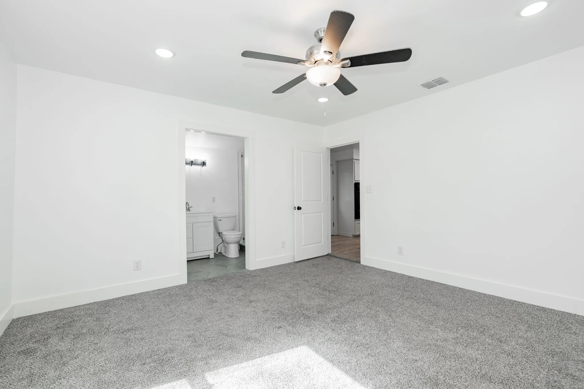 Single Family Residence For Sale in Hunt County , 2401 Gilmer Street, Caddo Mills, Texas 75135, 4 Bedrooms, 2 Bathrooms, Garage spaces, 1,296 Sqft, built in 1980, Price $255,000, mls#21285868, Real Estate Agent in Caddo Mills, Homes For Sale in Hunt county, Homes For Sale in Caddo Mills, Realtor in Caddo Mills Texas, Real Estate Brokerage Independent Realty Texas, Luminita Cordes Realtor