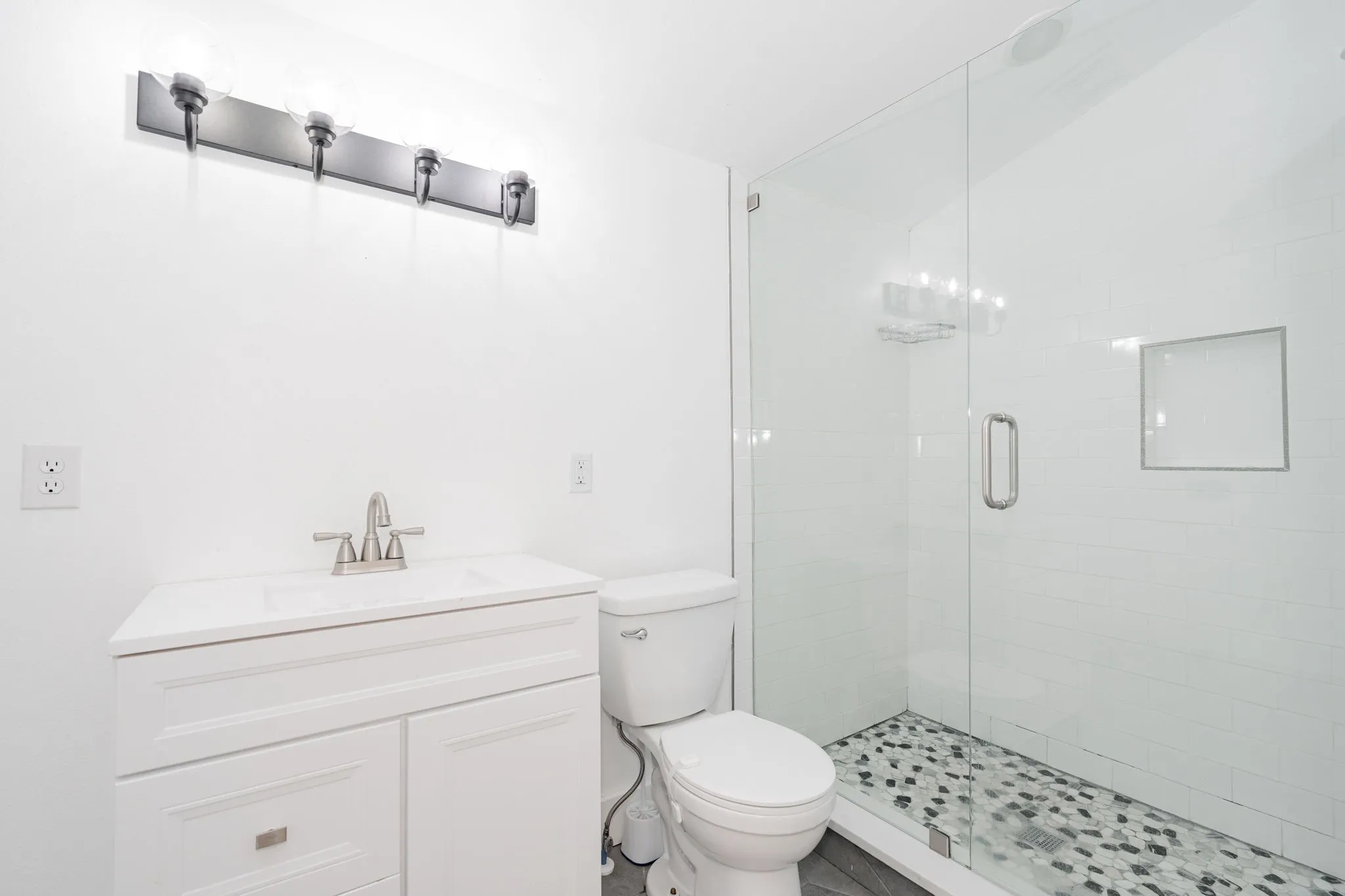 Single Family Residence For Sale in Hunt County , 2401 Gilmer Street, Caddo Mills, Texas 75135, 4 Bedrooms, 2 Bathrooms, Garage spaces, 1,296 Sqft, built in 1980, Price $255,000, mls#21285868, Real Estate Agent in Caddo Mills, Homes For Sale in Hunt county, Homes For Sale in Caddo Mills, Realtor in Caddo Mills Texas, Real Estate Brokerage Independent Realty Texas, Luminita Cordes Realtor