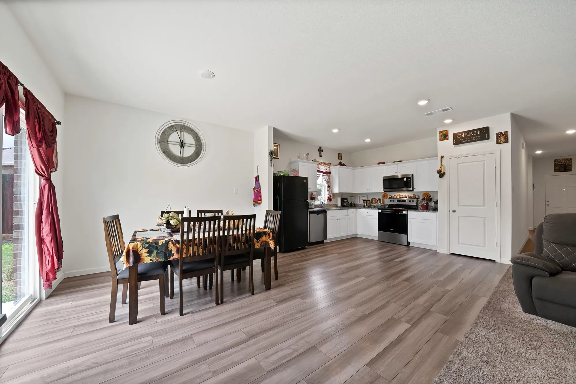 Single Family Residence For Sale in Tarrant County , 19 Cherryridge Drive, Edgecliff Village, Texas 76134, 3 Bedroom, 2 Bathroom, 2 Garage spaces, 1,519 Sqft, built in 2023, Price $292,500, mls#21283235, Real Estate Agent in Edgecliff Village, Homes For Sale in Tarrant county, Homes For Sale in Edgecliff Village, Realtor in Edgecliff Village Texas, Real Estate Brokerage Independent Realty Texas, Luminita Cordes Realtor