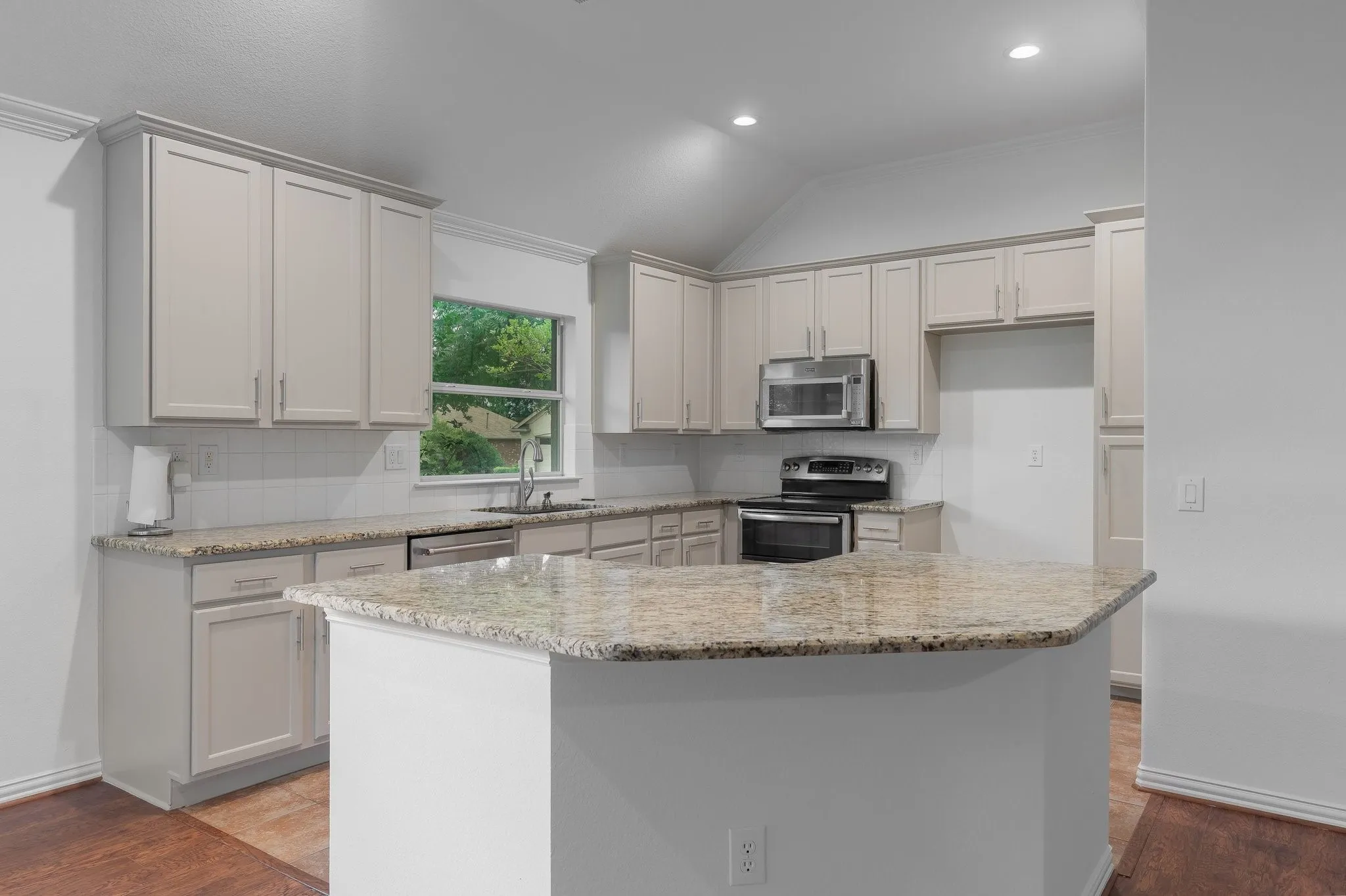 Single Family Residence For Rent in Denton County , 9604 Pinewood Drive, Denton, Texas 76207, 2 Bedrooms, 2 Bathrooms, 2 Garage spaces, 1,484 Sqft, built in 2004, Price $2,900, mls#21285890, Real Estate Agent in Denton, Homes For Rent in Denton county, Homes For Rent in Denton, Realtor in Denton Texas, Real Estate Brokerage Independent Realty Texas, Luminita Cordes Realtor