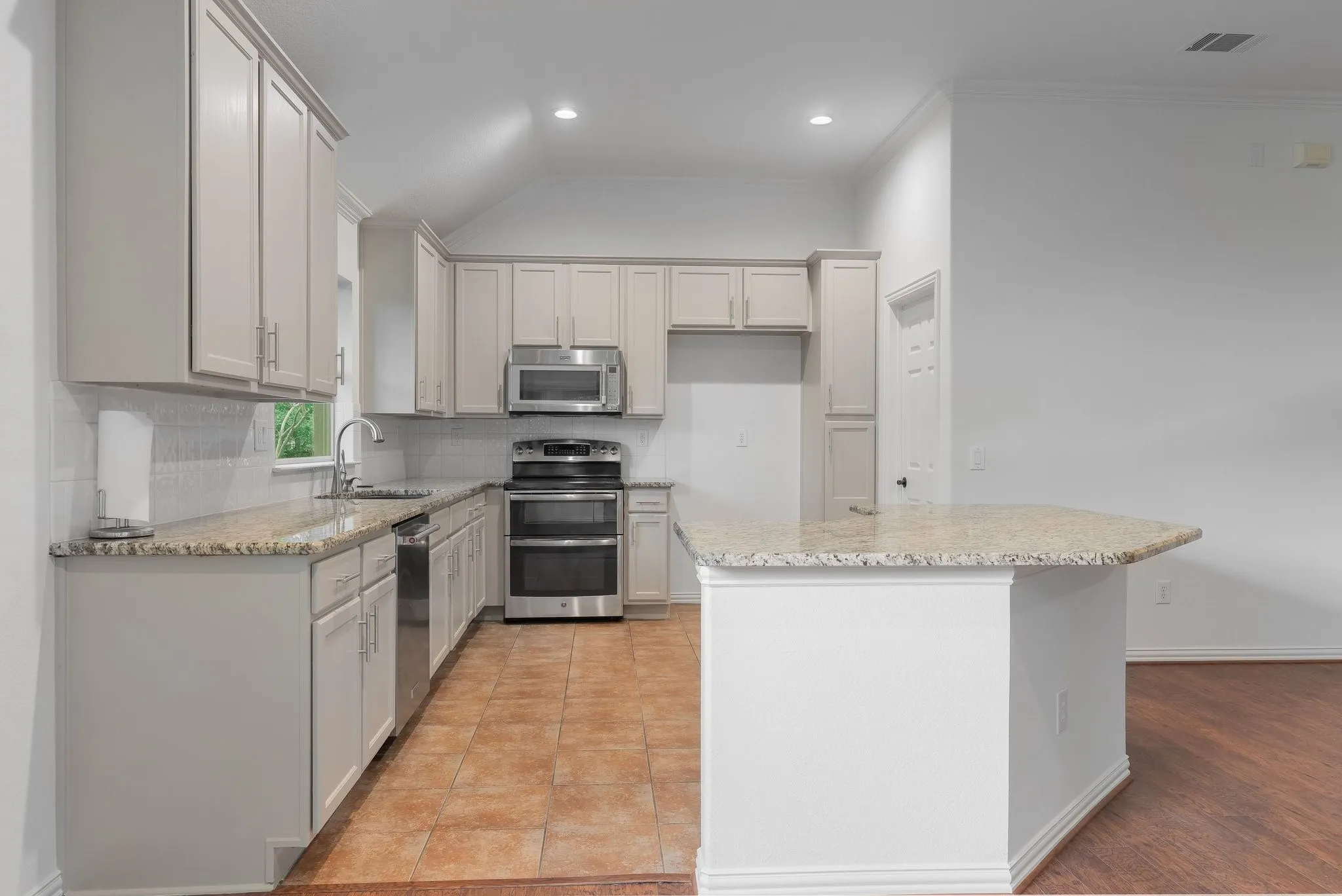 Single Family Residence For Rent in Denton County , 9604 Pinewood Drive, Denton, Texas 76207, 2 Bedrooms, 2 Bathrooms, 2 Garage spaces, 1,484 Sqft, built in 2004, Price $2,900, mls#21285890, Real Estate Agent in Denton, Homes For Rent in Denton county, Homes For Rent in Denton, Realtor in Denton Texas, Real Estate Brokerage Independent Realty Texas, Luminita Cordes Realtor