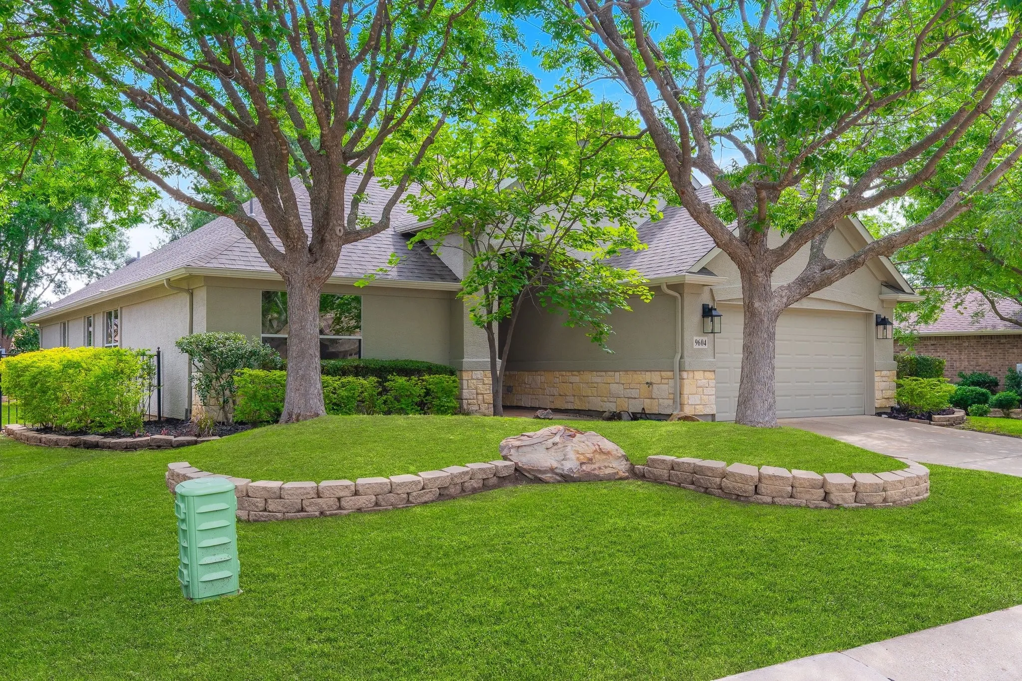 Single Family Residence For Rent in Denton County , 9604 Pinewood Drive, Denton, Texas 76207, 2 Bedrooms, 2 Bathrooms, 2 Garage spaces, 1,484 Sqft, built in 2004, Price $2,900, mls#21285890, Real Estate Agent in Denton, Homes For Rent in Denton county, Homes For Rent in Denton, Realtor in Denton Texas, Real Estate Brokerage Independent Realty Texas, Luminita Cordes Realtor