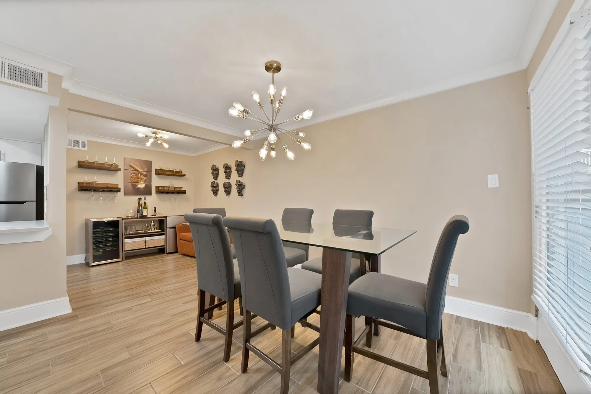 Condominium For Sale in Dallas County , 5904 Sandhurst Lane 145, Dallas, Texas 75206, 2 Bedroom, 2 Bathroom, Garage spaces, 1,140 Sqft, built in 1967, mls#21283039, Real Estate Agent in Dallas, Homes For Sale in Dallas county, Homes For Sale in Dallas, Realtor in Dallas Texas, Real Estate Brokerage Independent Realty Texas, Luminita Cordes Realtor
