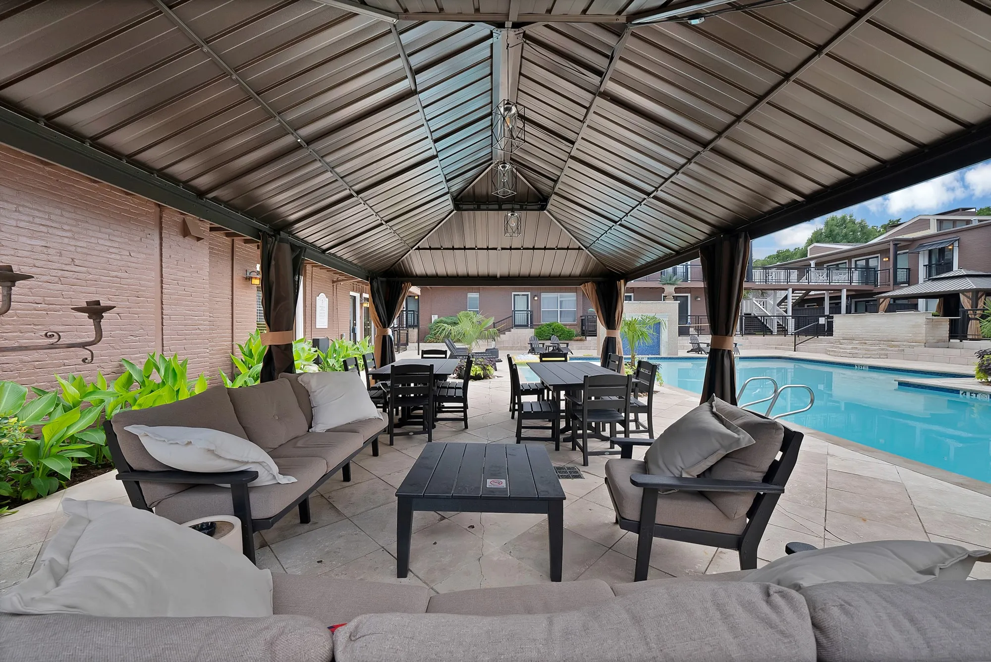 Condominium For Sale in Dallas County , 5904 Sandhurst Lane 145, Dallas, Texas 75206, 2 Bedroom, 2 Bathroom, Garage spaces, 1,140 Sqft, built in 1967, mls#21283039, Real Estate Agent in Dallas, Homes For Sale in Dallas county, Homes For Sale in Dallas, Realtor in Dallas Texas, Real Estate Brokerage Independent Realty Texas, Luminita Cordes Realtor