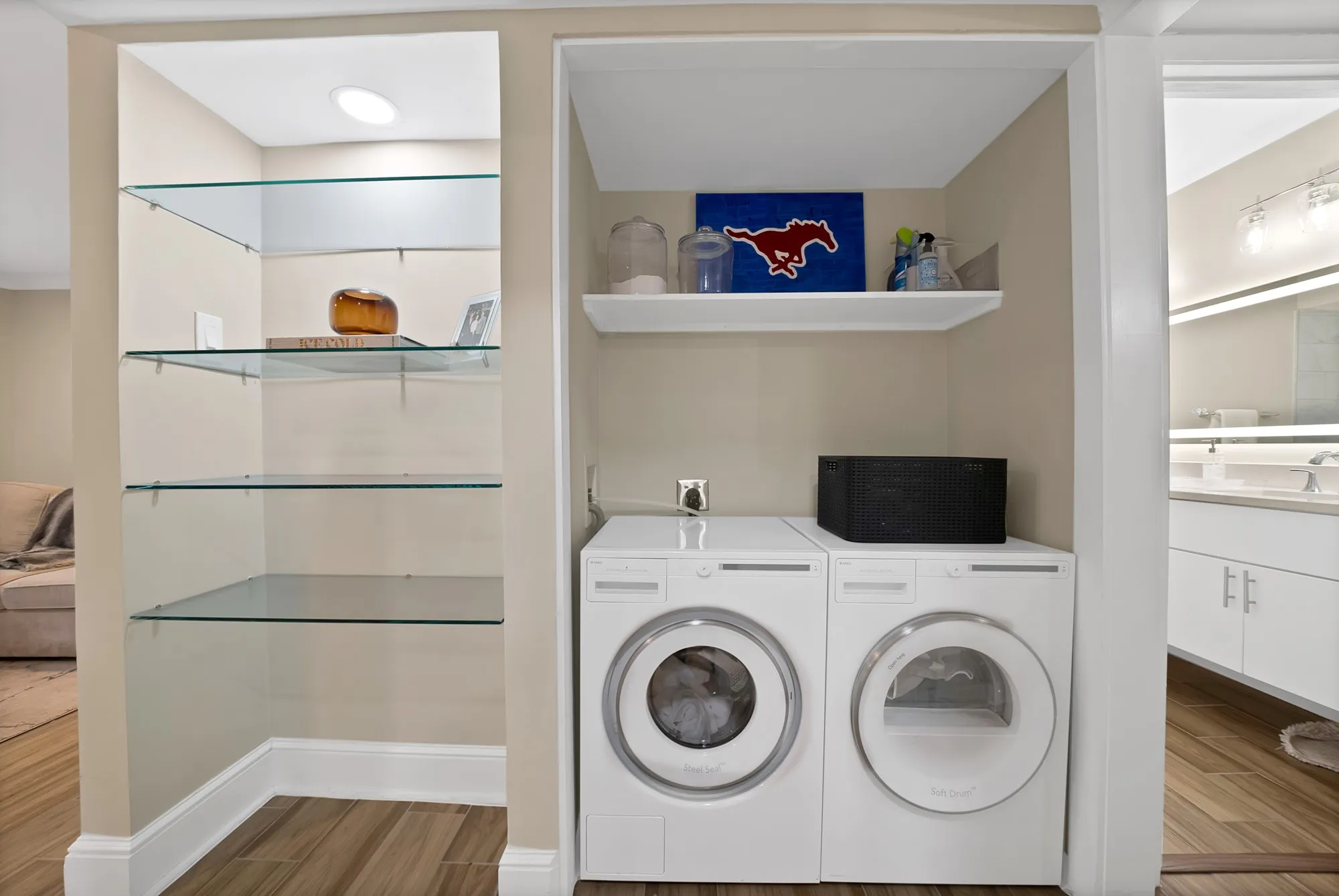 Condominium For Sale in Dallas County , 5904 Sandhurst Lane 145, Dallas, Texas 75206, 2 Bedroom, 2 Bathroom, Garage spaces, 1,140 Sqft, built in 1967, mls#21283039, Real Estate Agent in Dallas, Homes For Sale in Dallas county, Homes For Sale in Dallas, Realtor in Dallas Texas, Real Estate Brokerage Independent Realty Texas, Luminita Cordes Realtor