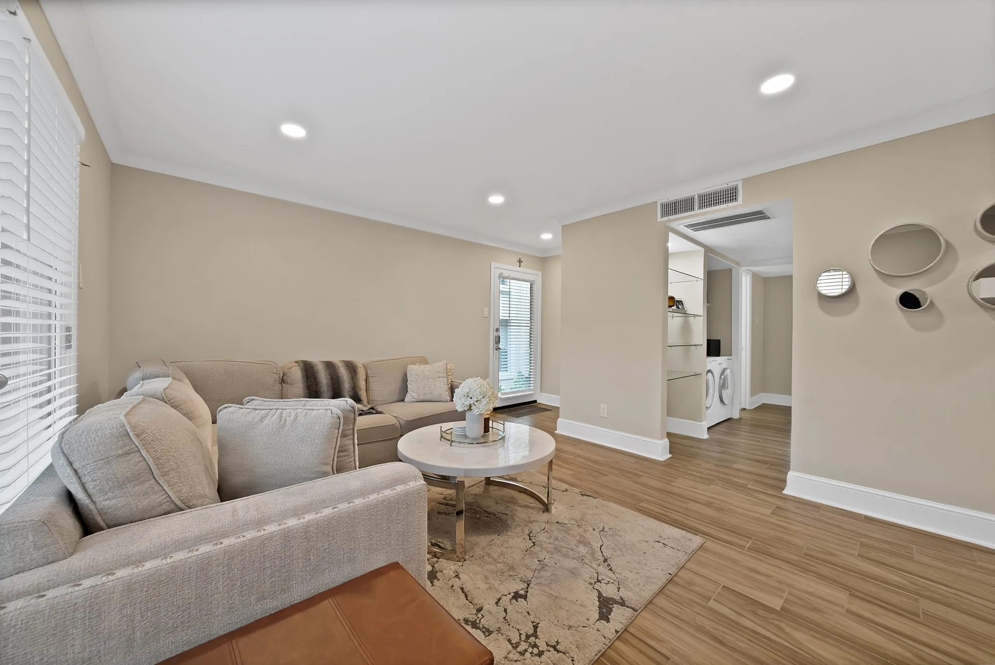 Condominium For Sale in Dallas County , 5904 Sandhurst Lane 145, Dallas, Texas 75206, 2 Bedroom, 2 Bathroom, Garage spaces, 1,140 Sqft, built in 1967, mls#21283039, Real Estate Agent in Dallas, Homes For Sale in Dallas county, Homes For Sale in Dallas, Realtor in Dallas Texas, Real Estate Brokerage Independent Realty Texas, Luminita Cordes Realtor