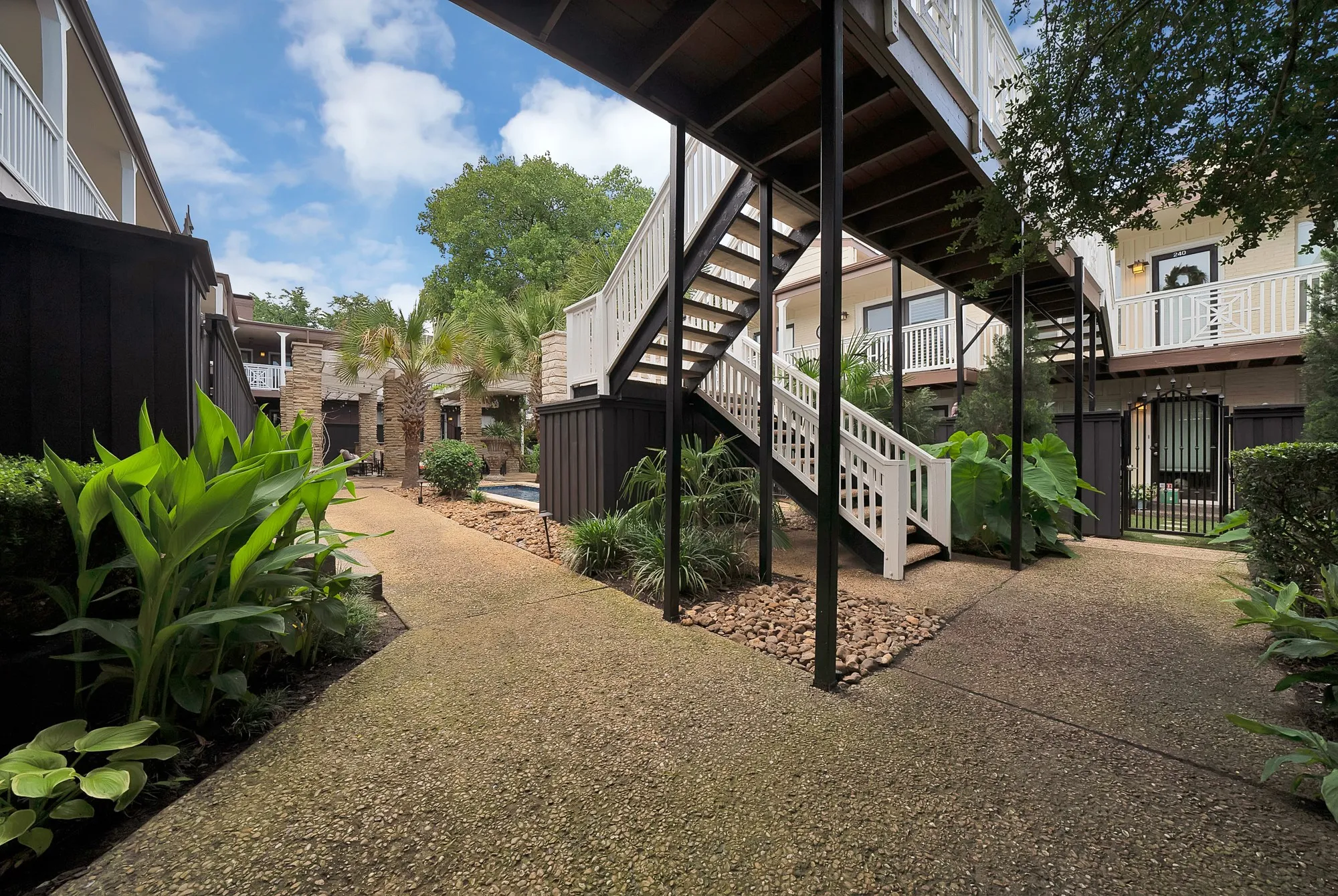 Condominium For Sale in Dallas County , 5904 Sandhurst Lane 145, Dallas, Texas 75206, 2 Bedroom, 2 Bathroom, Garage spaces, 1,140 Sqft, built in 1967, mls#21283039, Real Estate Agent in Dallas, Homes For Sale in Dallas county, Homes For Sale in Dallas, Realtor in Dallas Texas, Real Estate Brokerage Independent Realty Texas, Luminita Cordes Realtor