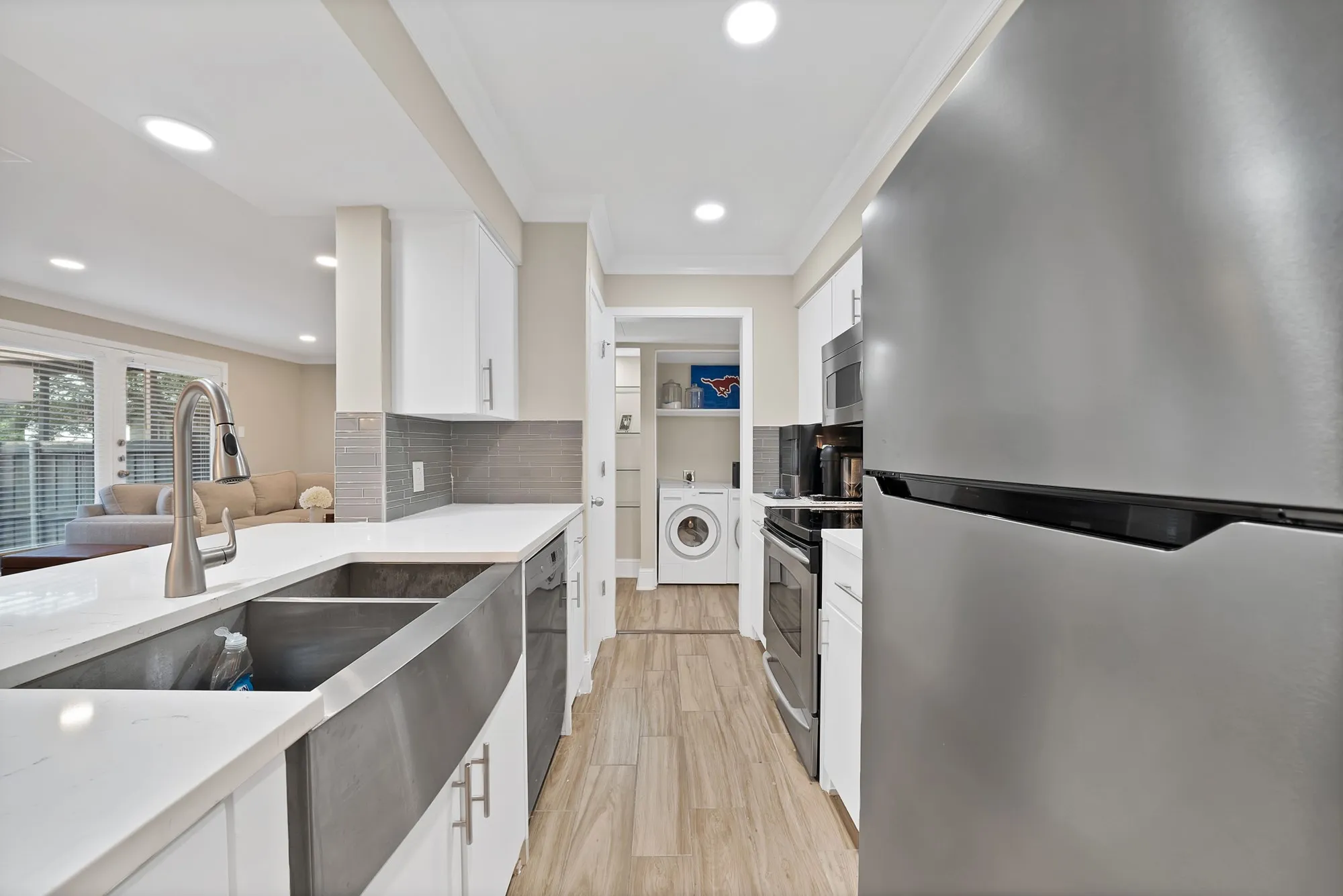 Condominium For Sale in Dallas County , 5904 Sandhurst Lane 145, Dallas, Texas 75206, 2 Bedroom, 2 Bathroom, Garage spaces, 1,140 Sqft, built in 1967, mls#21283039, Real Estate Agent in Dallas, Homes For Sale in Dallas county, Homes For Sale in Dallas, Realtor in Dallas Texas, Real Estate Brokerage Independent Realty Texas, Luminita Cordes Realtor