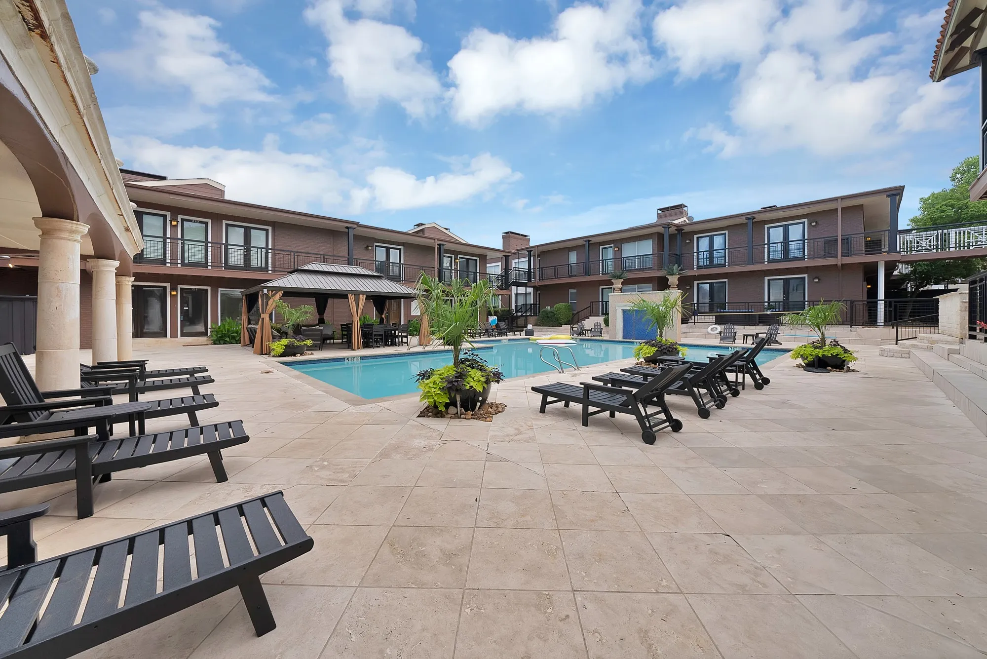 Condominium For Sale in Dallas County , 5904 Sandhurst Lane 145, Dallas, Texas 75206, 2 Bedroom, 2 Bathroom, Garage spaces, 1,140 Sqft, built in 1967, mls#21283039, Real Estate Agent in Dallas, Homes For Sale in Dallas county, Homes For Sale in Dallas, Realtor in Dallas Texas, Real Estate Brokerage Independent Realty Texas, Luminita Cordes Realtor