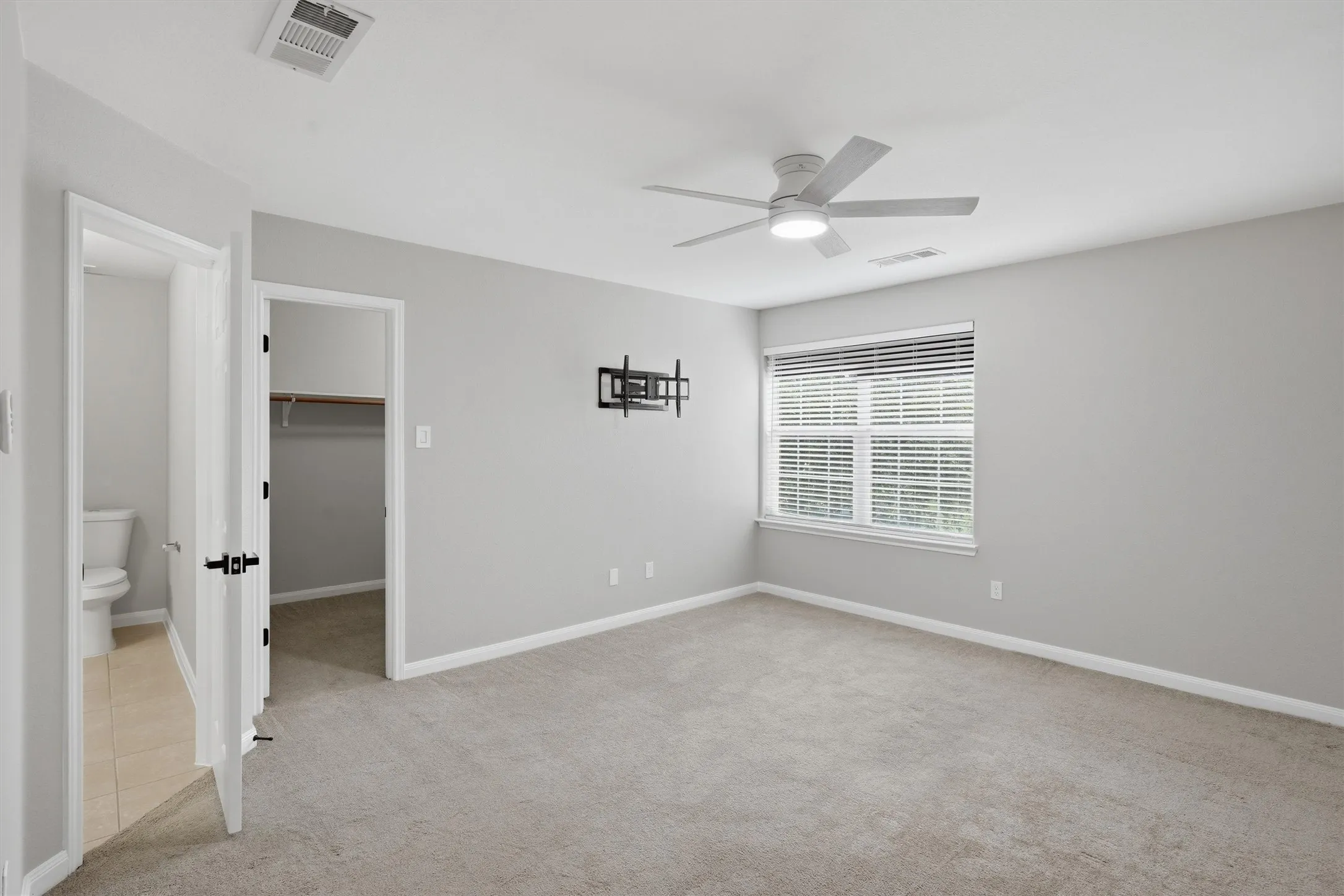 Single Family Residence For Sale in Wise County , 161 Dodge City Trail, Newark, Texas 76071, 3 Bedroom, 3 Bathroom, 2 Garage spaces, 1,704 Sqft, built in 2011, mls#21284251, Real Estate Agent in Newark, Homes For Sale in Wise county, Homes For Sale in Newark, Realtor in Newark Texas, Real Estate Brokerage Independent Realty Texas, Luminita Cordes Realtor