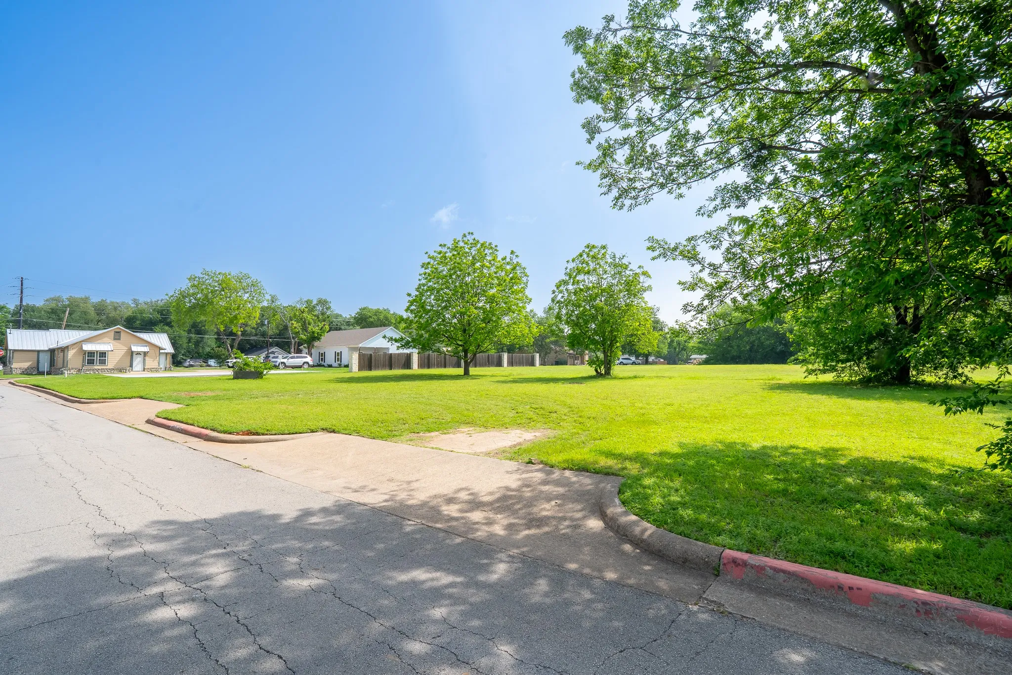 Unimproved Land For Sale in Hood County , 105 S Hawthorne Street, Granbury, Texas 76048, 0, 0, Garage spaces, 0 Sqft, built in 0, mls#21258085, Real Estate Agent in Granbury, Homes For Sale in Hood county, Homes For Sale in Granbury, Realtor in Granbury Texas, Real Estate Brokerage Independent Realty Texas, Luminita Cordes Realtor