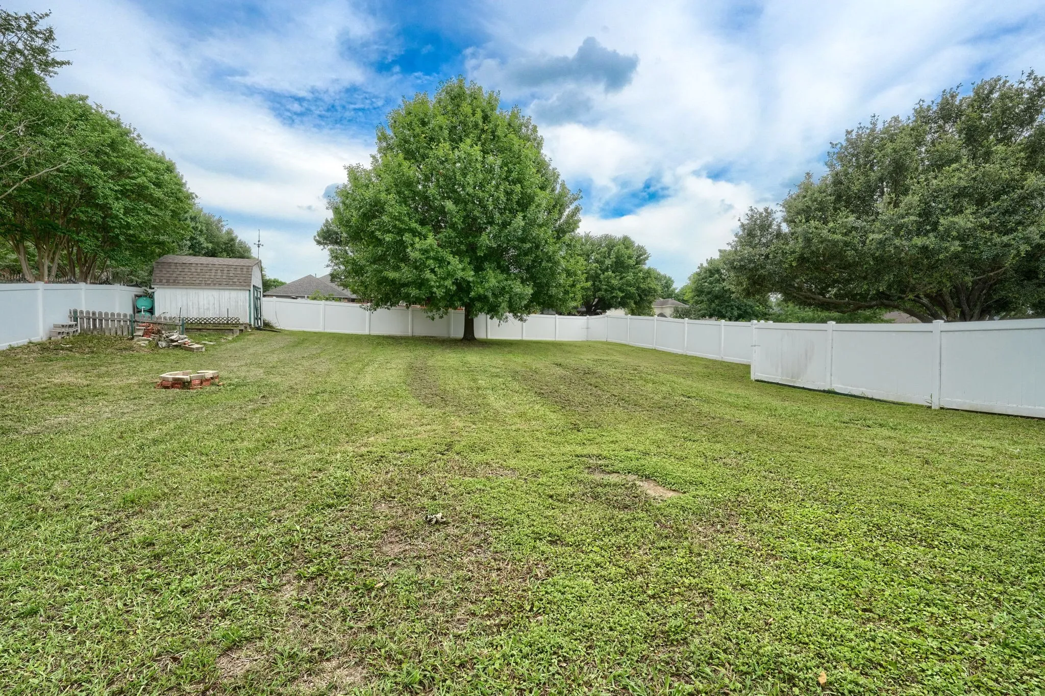 Single Family Residence For Sale in Dallas County , 4502 Dexham Road, Rowlett, Texas 75088, 4 Bedroom, 4 Bathroom, 3 Garage spaces, 2,949 Sqft, built in 1995, mls#21282709, Real Estate Agent in Rowlett, Homes For Sale in Dallas county, Homes For Sale in Rowlett, Realtor in Rowlett Texas, Real Estate Brokerage Independent Realty Texas, Luminita Cordes Realtor