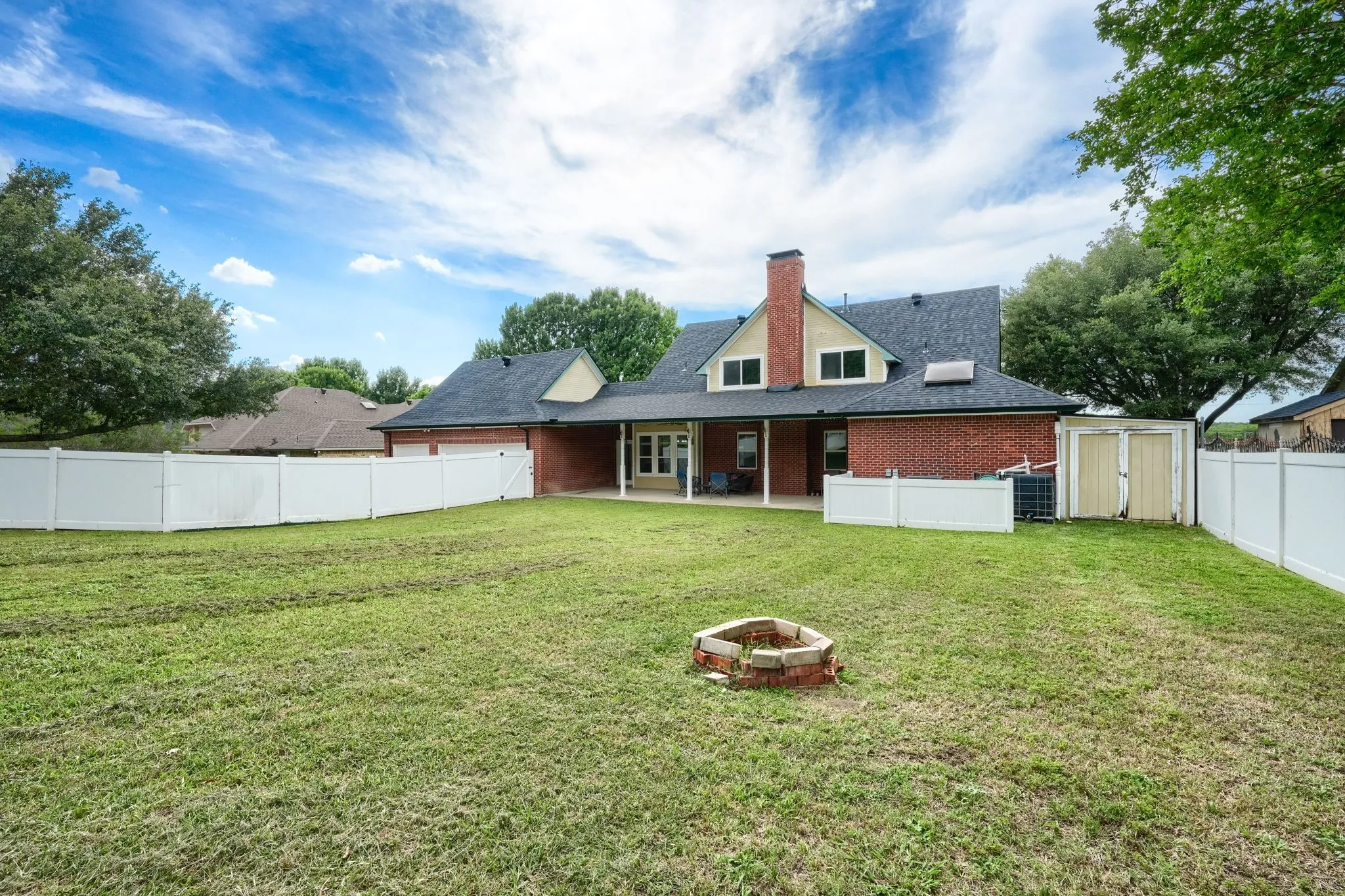 Single Family Residence For Sale in Dallas County , 4502 Dexham Road, Rowlett, Texas 75088, 4 Bedroom, 4 Bathroom, 3 Garage spaces, 2,949 Sqft, built in 1995, mls#21282709, Real Estate Agent in Rowlett, Homes For Sale in Dallas county, Homes For Sale in Rowlett, Realtor in Rowlett Texas, Real Estate Brokerage Independent Realty Texas, Luminita Cordes Realtor