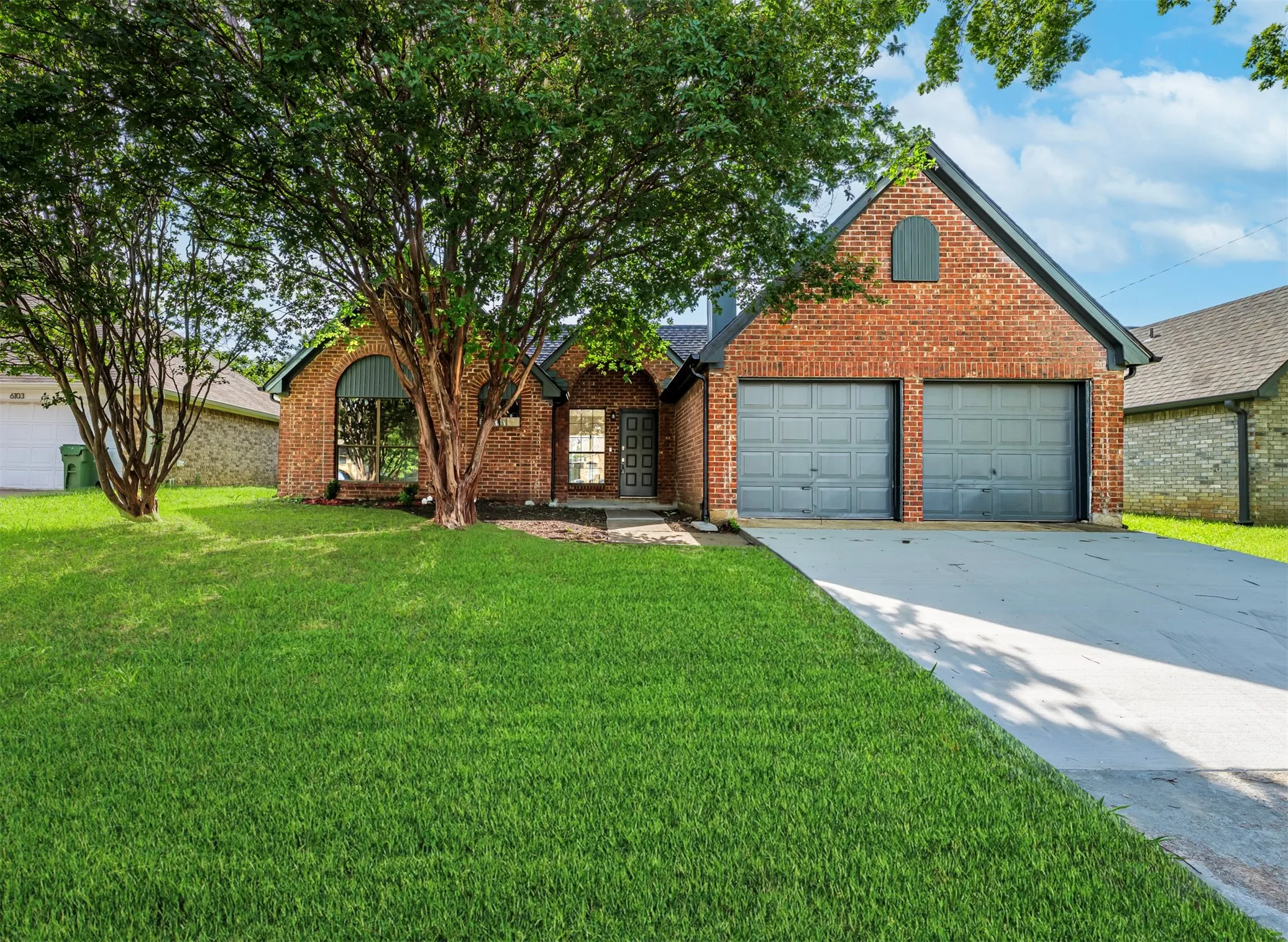 Single Family Residence For Sale in Tarrant County , 6105 Meadowside Trail, Arlington, Texas 76017, 3 Bedroom, 2 Bathroom, 2 Garage spaces, 1,546 Sqft, built in 1985, mls#21285533, Real Estate Agent in Arlington, Homes For Sale in Tarrant county, Homes For Sale in Arlington, Realtor in Arlington Texas, Real Estate Brokerage Independent Realty Texas, Luminita Cordes Realtor
