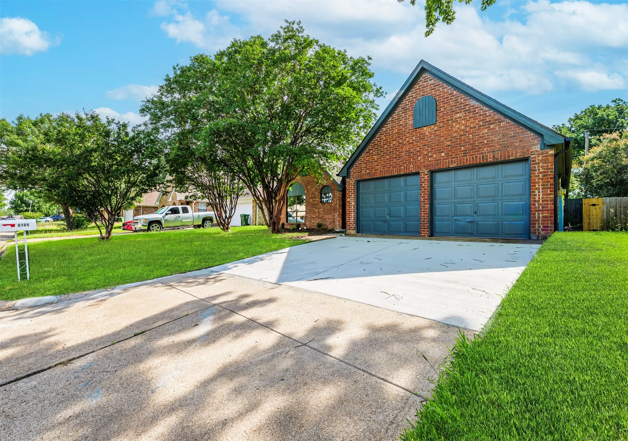 Single Family Residence For Sale in Tarrant County , 6105 Meadowside Trail, Arlington, Texas 76017, 3 Bedroom, 2 Bathroom, 2 Garage spaces, 1,546 Sqft, built in 1985, mls#21285533, Real Estate Agent in Arlington, Homes For Sale in Tarrant county, Homes For Sale in Arlington, Realtor in Arlington Texas, Real Estate Brokerage Independent Realty Texas, Luminita Cordes Realtor