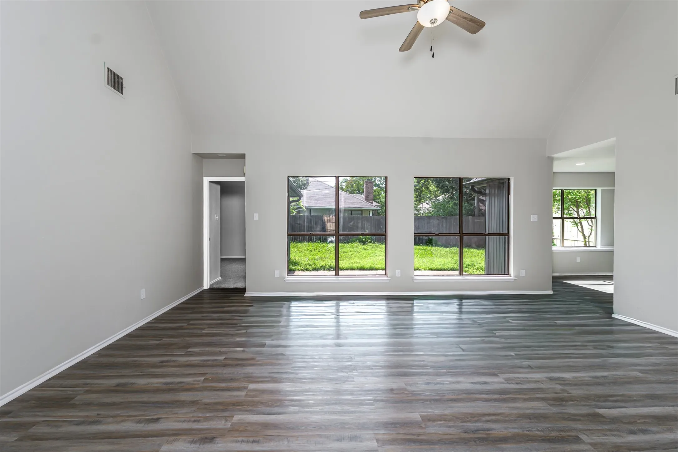 Single Family Residence For Sale in Tarrant County , 6105 Meadowside Trail, Arlington, Texas 76017, 3 Bedroom, 2 Bathroom, 2 Garage spaces, 1,546 Sqft, built in 1985, mls#21285533, Real Estate Agent in Arlington, Homes For Sale in Tarrant county, Homes For Sale in Arlington, Realtor in Arlington Texas, Real Estate Brokerage Independent Realty Texas, Luminita Cordes Realtor