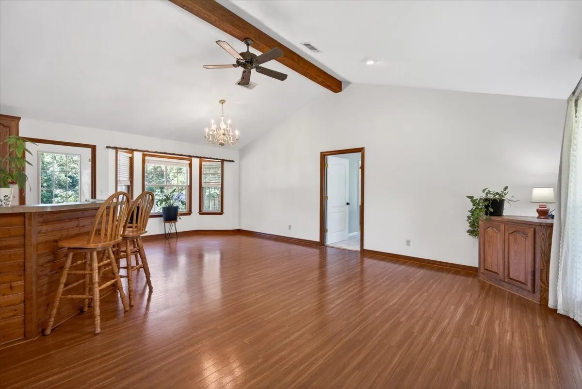 Single Family Residence For Sale in Henderson County , 13150 Jordan FM607, Brownsboro, Texas 75756, 3 Bedroom, 3 Bathroom, 2 Garage spaces, 1,670 Sqft, built in 1998, mls#21285983, Real Estate Agent in Brownsboro, Homes For Sale in Henderson county, Homes For Sale in Brownsboro, Realtor in Brownsboro Texas, Real Estate Brokerage Independent Realty Texas, Luminita Cordes Realtor