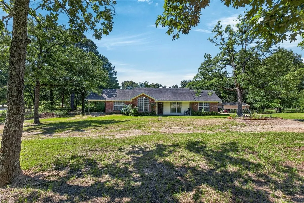 Single Family Residence For Sale in Henderson County , 13150 Jordan FM607, Brownsboro, Texas 75756, 3 Bedroom, 3 Bathroom, 2 Garage spaces, 1,670 Sqft, built in 1998, mls#21285983, Real Estate Agent in Brownsboro, Homes For Sale in Henderson county, Homes For Sale in Brownsboro, Realtor in Brownsboro Texas, Real Estate Brokerage Independent Realty Texas, Luminita Cordes Realtor