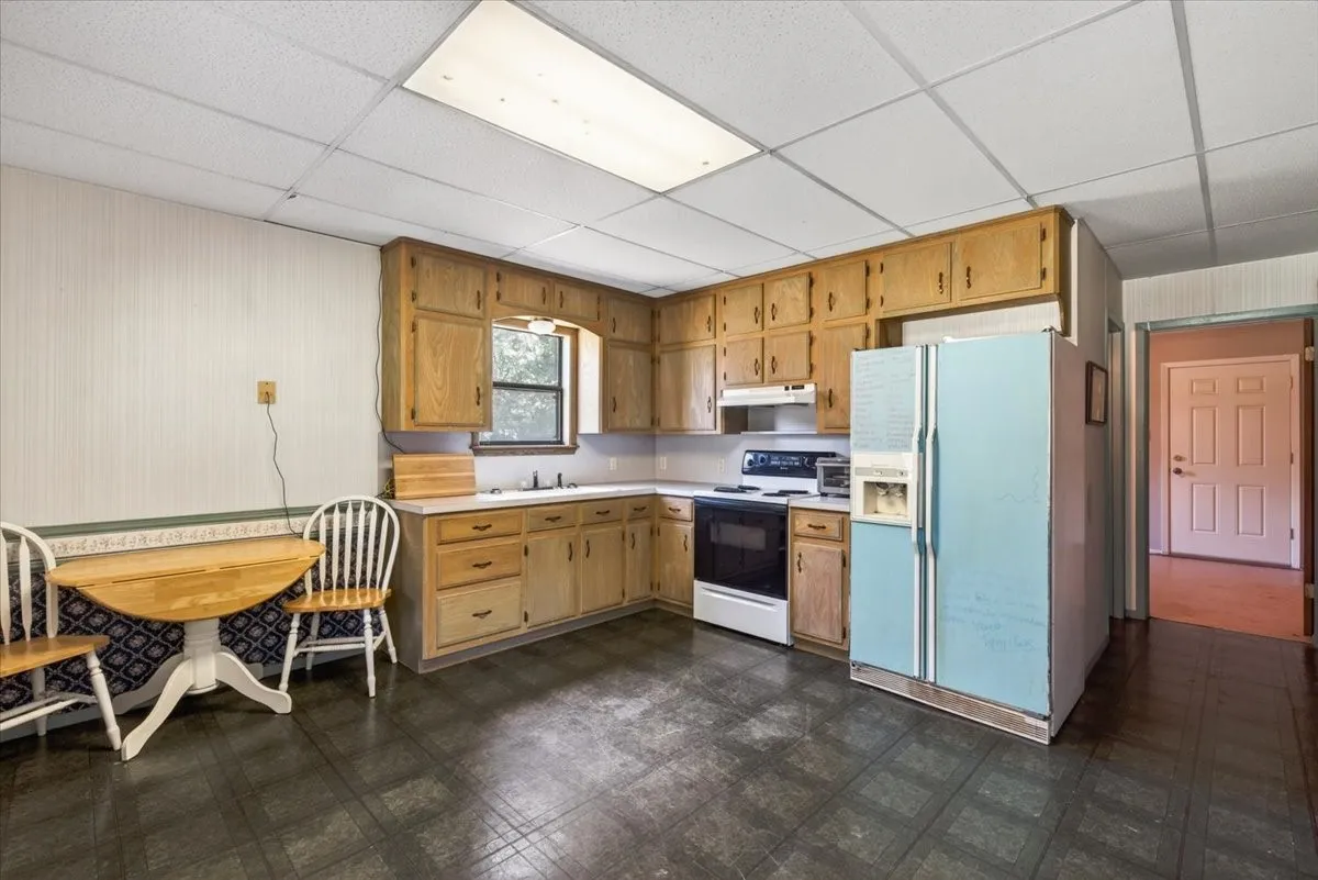 Single Family Residence For Sale in Henderson County , 13150 Jordan FM607, Brownsboro, Texas 75756, 3 Bedroom, 3 Bathroom, 2 Garage spaces, 1,670 Sqft, built in 1998, mls#21285983, Real Estate Agent in Brownsboro, Homes For Sale in Henderson county, Homes For Sale in Brownsboro, Realtor in Brownsboro Texas, Real Estate Brokerage Independent Realty Texas, Luminita Cordes Realtor