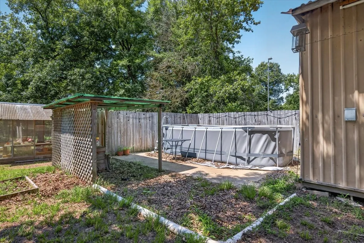 Single Family Residence For Sale in Henderson County , 13150 Jordan FM607, Brownsboro, Texas 75756, 3 Bedroom, 3 Bathroom, 2 Garage spaces, 1,670 Sqft, built in 1998, mls#21285983, Real Estate Agent in Brownsboro, Homes For Sale in Henderson county, Homes For Sale in Brownsboro, Realtor in Brownsboro Texas, Real Estate Brokerage Independent Realty Texas, Luminita Cordes Realtor