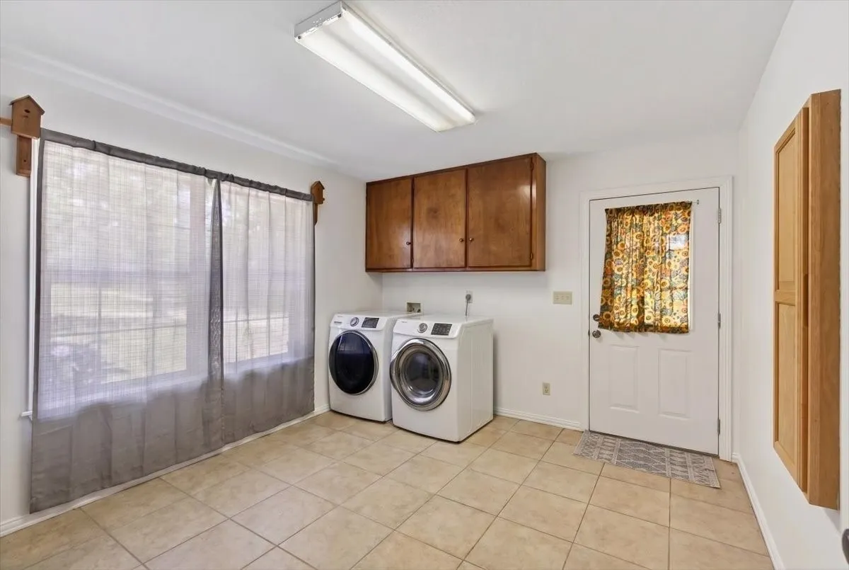 Single Family Residence For Sale in Henderson County , 13150 Jordan FM607, Brownsboro, Texas 75756, 3 Bedroom, 3 Bathroom, 2 Garage spaces, 1,670 Sqft, built in 1998, mls#21285983, Real Estate Agent in Brownsboro, Homes For Sale in Henderson county, Homes For Sale in Brownsboro, Realtor in Brownsboro Texas, Real Estate Brokerage Independent Realty Texas, Luminita Cordes Realtor