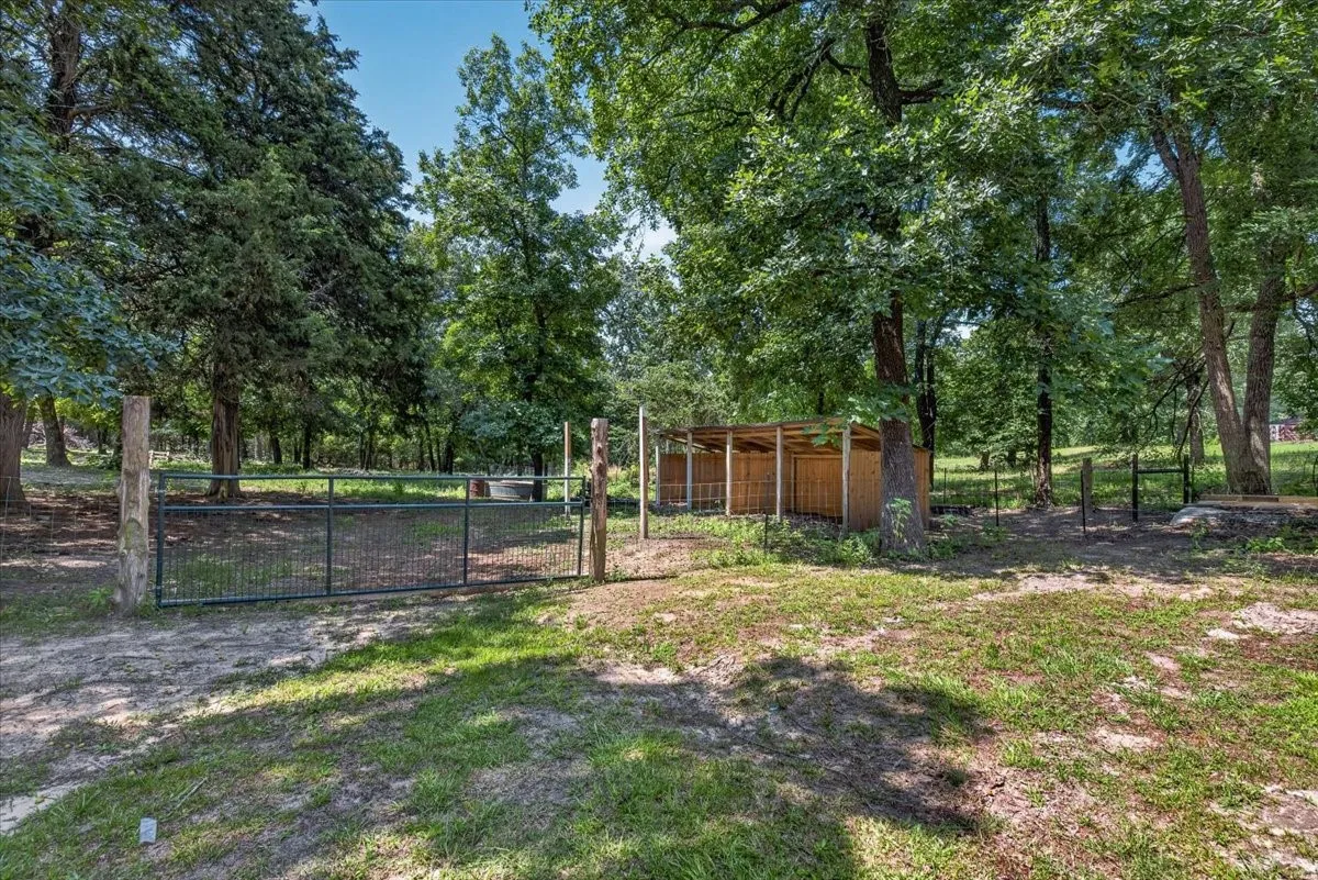 Single Family Residence For Sale in Henderson County , 13150 Jordan FM607, Brownsboro, Texas 75756, 3 Bedroom, 3 Bathroom, 2 Garage spaces, 1,670 Sqft, built in 1998, mls#21285983, Real Estate Agent in Brownsboro, Homes For Sale in Henderson county, Homes For Sale in Brownsboro, Realtor in Brownsboro Texas, Real Estate Brokerage Independent Realty Texas, Luminita Cordes Realtor