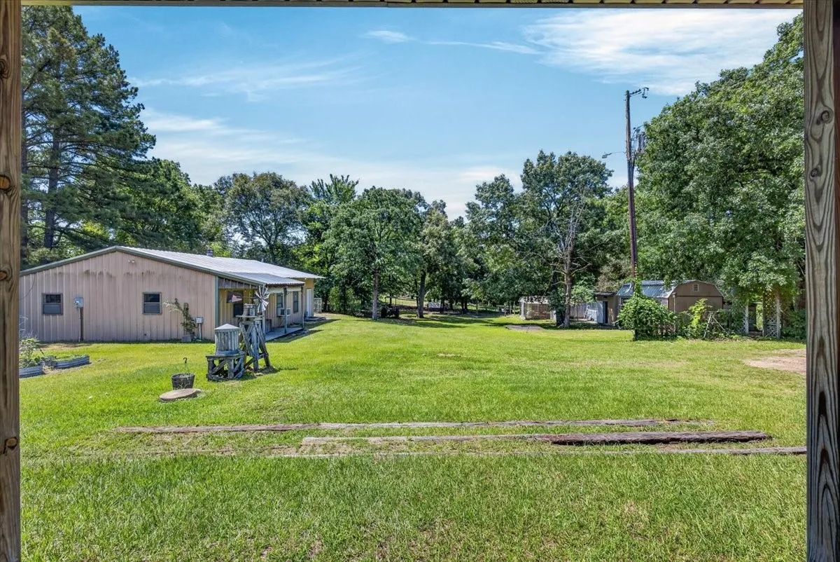 Single Family Residence For Sale in Henderson County , 13150 Jordan FM607, Brownsboro, Texas 75756, 3 Bedroom, 3 Bathroom, 2 Garage spaces, 1,670 Sqft, built in 1998, mls#21285983, Real Estate Agent in Brownsboro, Homes For Sale in Henderson county, Homes For Sale in Brownsboro, Realtor in Brownsboro Texas, Real Estate Brokerage Independent Realty Texas, Luminita Cordes Realtor