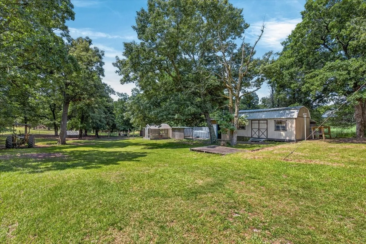 Single Family Residence For Sale in Henderson County , 13150 Jordan FM607, Brownsboro, Texas 75756, 3 Bedroom, 3 Bathroom, 2 Garage spaces, 1,670 Sqft, built in 1998, mls#21285983, Real Estate Agent in Brownsboro, Homes For Sale in Henderson county, Homes For Sale in Brownsboro, Realtor in Brownsboro Texas, Real Estate Brokerage Independent Realty Texas, Luminita Cordes Realtor