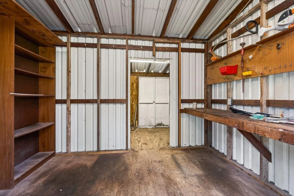 Single Family Residence For Sale in Henderson County , 13150 Jordan FM607, Brownsboro, Texas 75756, 3 Bedroom, 3 Bathroom, 2 Garage spaces, 1,670 Sqft, built in 1998, mls#21285983, Real Estate Agent in Brownsboro, Homes For Sale in Henderson county, Homes For Sale in Brownsboro, Realtor in Brownsboro Texas, Real Estate Brokerage Independent Realty Texas, Luminita Cordes Realtor