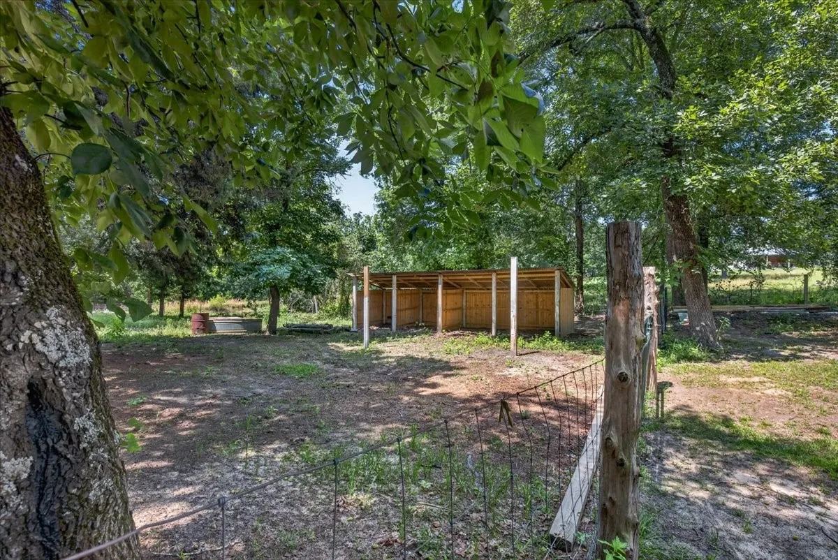 Single Family Residence For Sale in Henderson County , 13150 Jordan FM607, Brownsboro, Texas 75756, 3 Bedroom, 3 Bathroom, 2 Garage spaces, 1,670 Sqft, built in 1998, mls#21285983, Real Estate Agent in Brownsboro, Homes For Sale in Henderson county, Homes For Sale in Brownsboro, Realtor in Brownsboro Texas, Real Estate Brokerage Independent Realty Texas, Luminita Cordes Realtor
