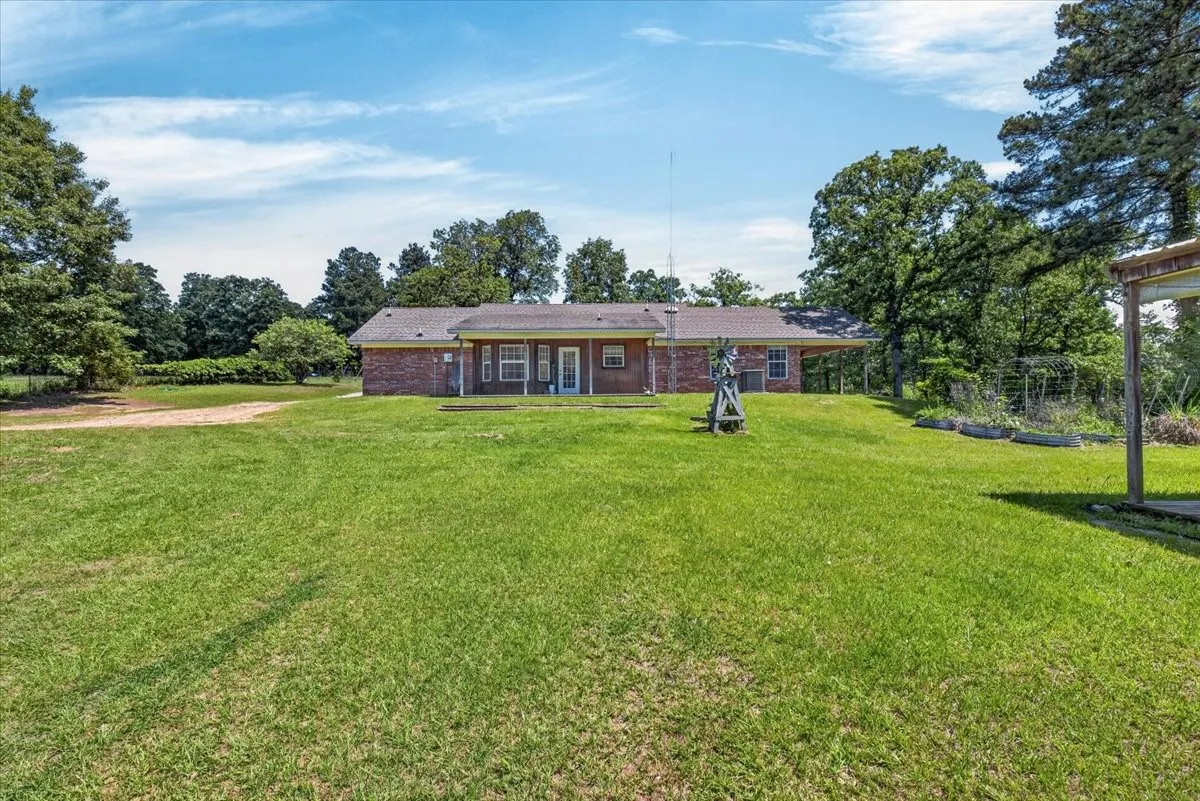Single Family Residence For Sale in Henderson County , 13150 Jordan FM607, Brownsboro, Texas 75756, 3 Bedroom, 3 Bathroom, 2 Garage spaces, 1,670 Sqft, built in 1998, mls#21285983, Real Estate Agent in Brownsboro, Homes For Sale in Henderson county, Homes For Sale in Brownsboro, Realtor in Brownsboro Texas, Real Estate Brokerage Independent Realty Texas, Luminita Cordes Realtor