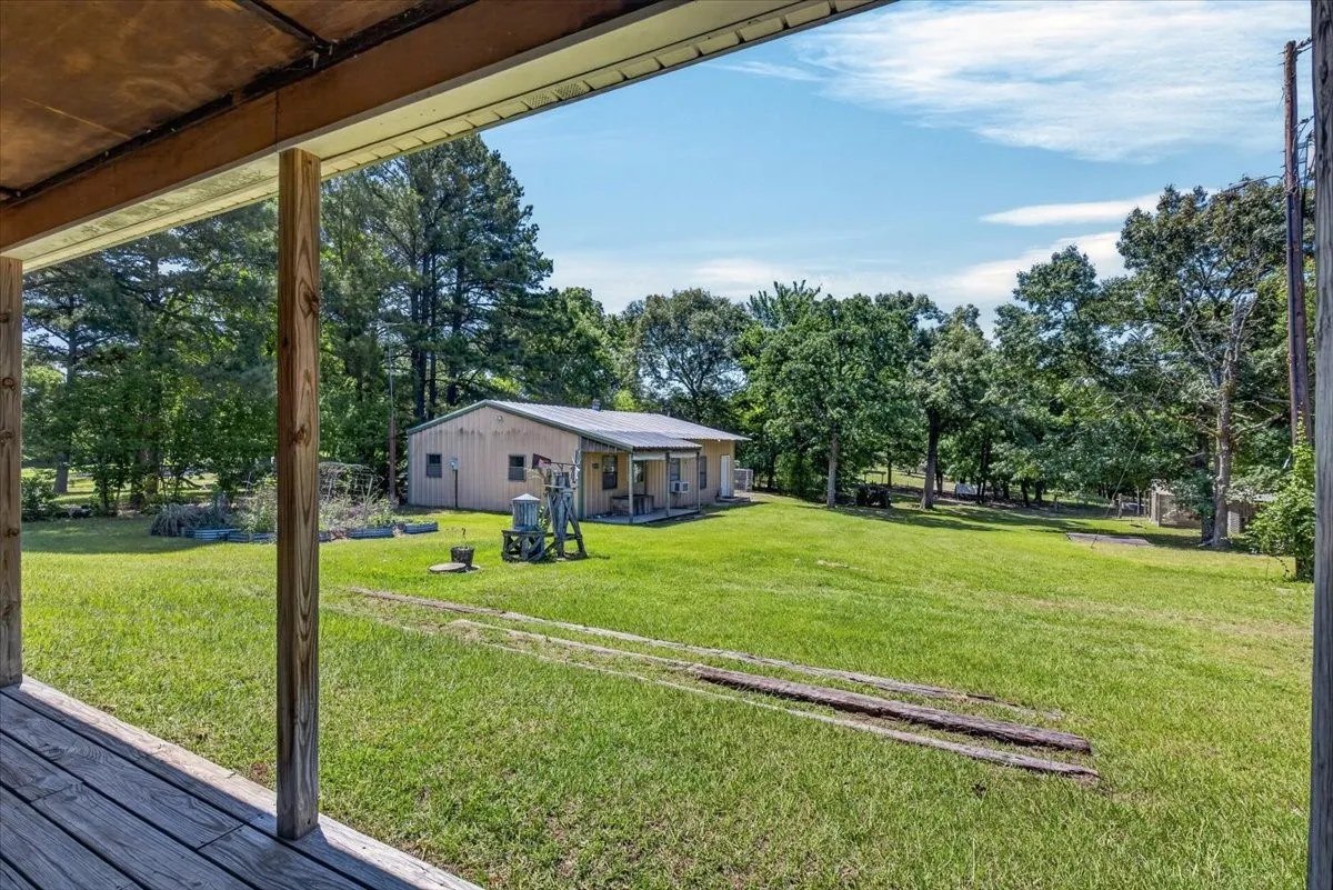 Single Family Residence For Sale in Henderson County , 13150 Jordan FM607, Brownsboro, Texas 75756, 3 Bedroom, 3 Bathroom, 2 Garage spaces, 1,670 Sqft, built in 1998, mls#21285983, Real Estate Agent in Brownsboro, Homes For Sale in Henderson county, Homes For Sale in Brownsboro, Realtor in Brownsboro Texas, Real Estate Brokerage Independent Realty Texas, Luminita Cordes Realtor