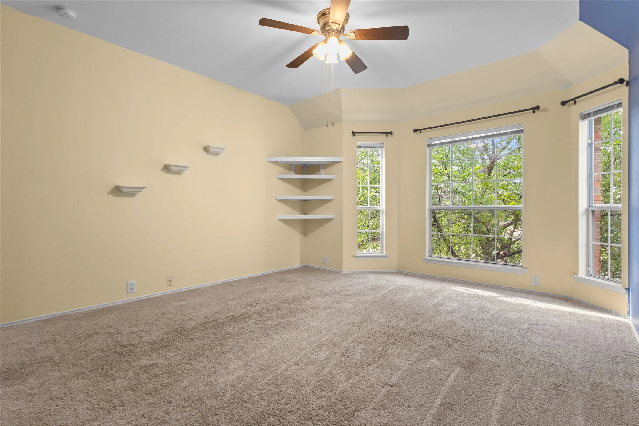 Townhouse For Sale in Collin County , 11393 Chaucer Drive, Frisco, Texas 75035, 3 Bedrooms, 3 Bathrooms, 2 Garage spaces, 2,063 Sqft, built in 2003, Price $369,990, mls#21285818, Real Estate Agent in Frisco, Homes For Sale in Collin county, Homes For Sale in Frisco, Realtor in Frisco Texas, Real Estate Brokerage Independent Realty Texas, Luminita Cordes Realtor