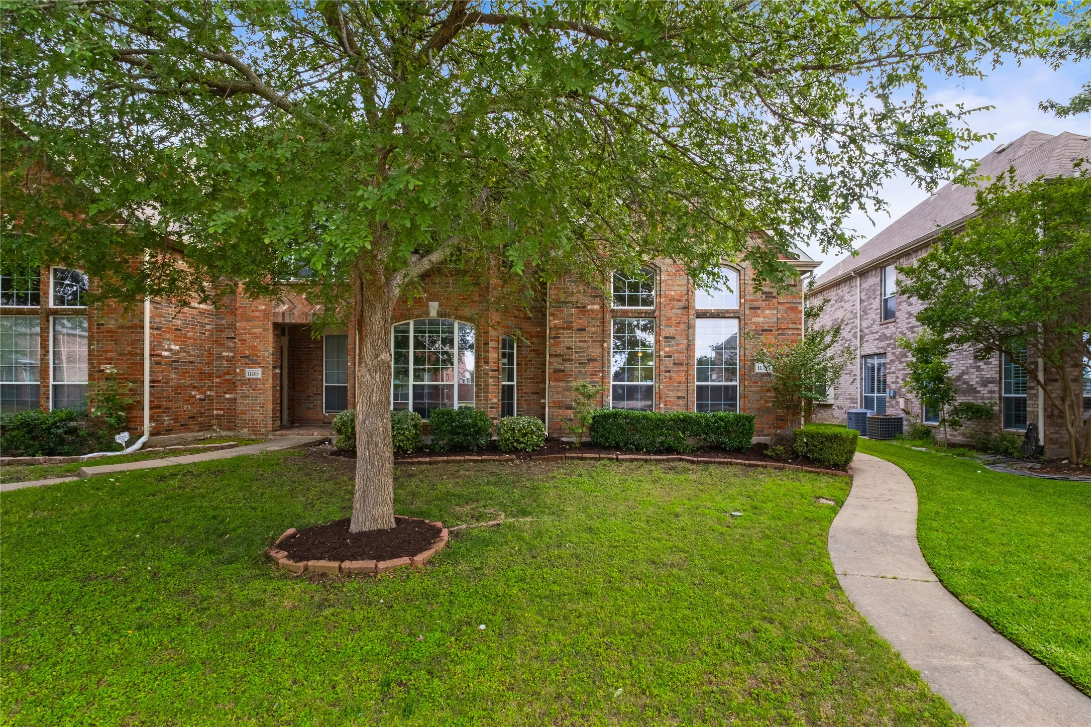 Townhouse For Sale in Collin County , 11393 Chaucer Drive, Frisco, Texas 75035, 3 Bedrooms, 3 Bathrooms, 2 Garage spaces, 2,063 Sqft, built in 2003, Price $369,990, mls#21285818, Real Estate Agent in Frisco, Homes For Sale in Collin county, Homes For Sale in Frisco, Realtor in Frisco Texas, Real Estate Brokerage Independent Realty Texas, Luminita Cordes Realtor