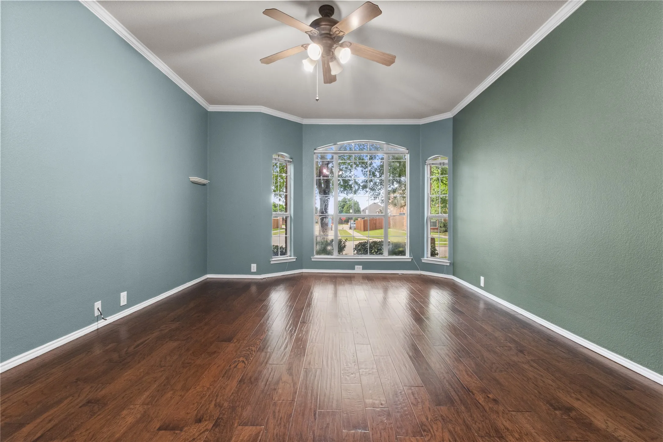Townhouse For Sale in Collin County , 11393 Chaucer Drive, Frisco, Texas 75035, 3 Bedrooms, 3 Bathrooms, 2 Garage spaces, 2,063 Sqft, built in 2003, Price $369,990, mls#21285818, Real Estate Agent in Frisco, Homes For Sale in Collin county, Homes For Sale in Frisco, Realtor in Frisco Texas, Real Estate Brokerage Independent Realty Texas, Luminita Cordes Realtor