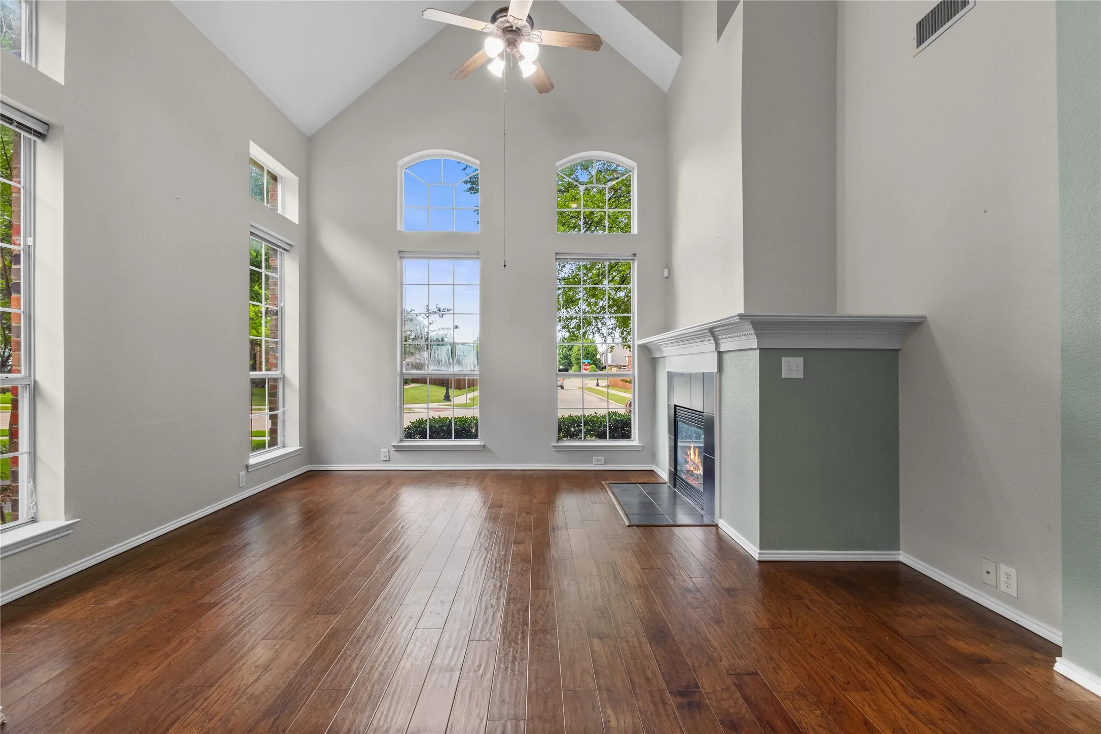 Townhouse For Sale in Collin County , 11393 Chaucer Drive, Frisco, Texas 75035, 3 Bedrooms, 3 Bathrooms, 2 Garage spaces, 2,063 Sqft, built in 2003, Price $369,990, mls#21285818, Real Estate Agent in Frisco, Homes For Sale in Collin county, Homes For Sale in Frisco, Realtor in Frisco Texas, Real Estate Brokerage Independent Realty Texas, Luminita Cordes Realtor