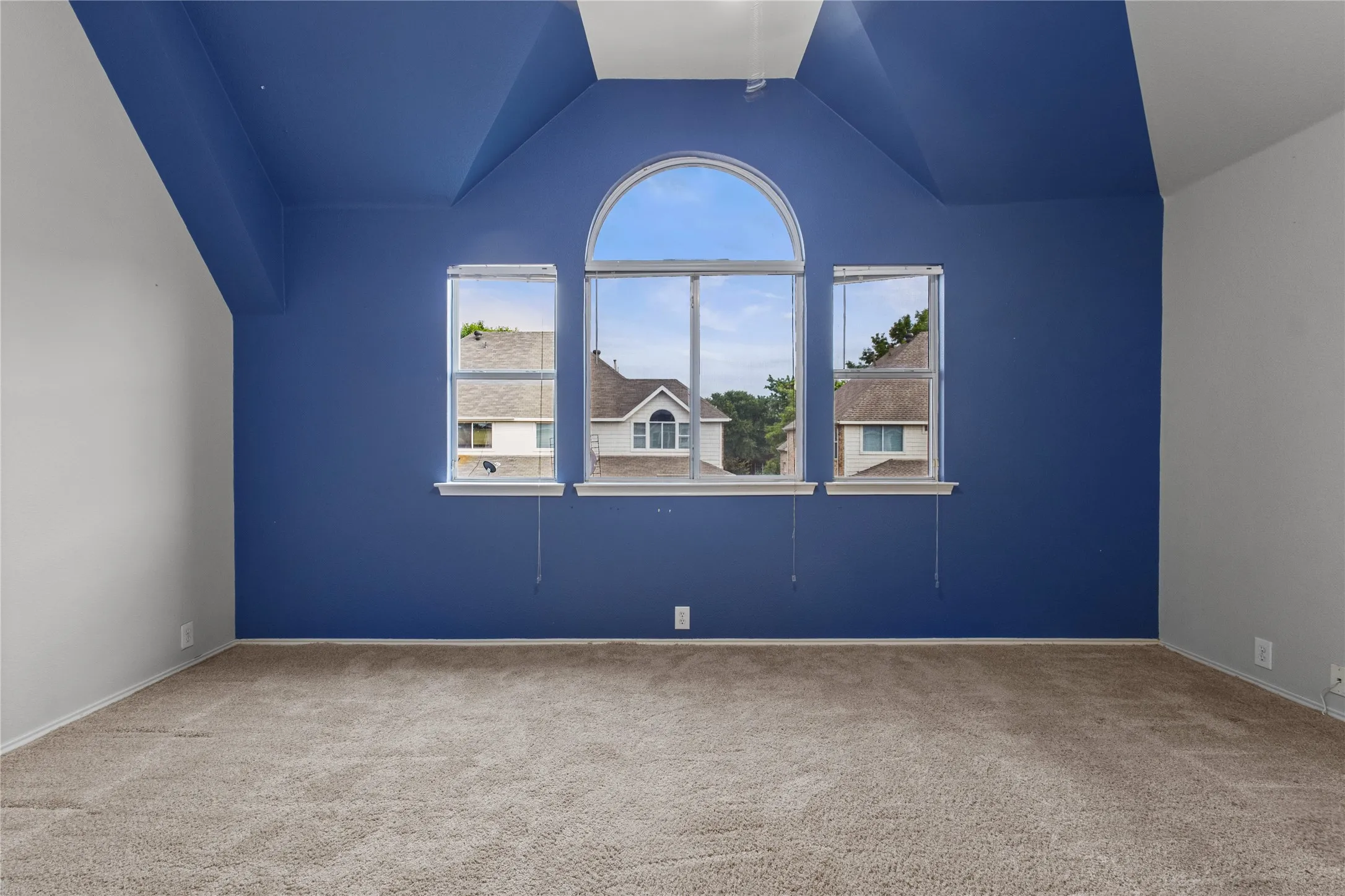 Townhouse For Sale in Collin County , 11393 Chaucer Drive, Frisco, Texas 75035, 3 Bedrooms, 3 Bathrooms, 2 Garage spaces, 2,063 Sqft, built in 2003, Price $369,990, mls#21285818, Real Estate Agent in Frisco, Homes For Sale in Collin county, Homes For Sale in Frisco, Realtor in Frisco Texas, Real Estate Brokerage Independent Realty Texas, Luminita Cordes Realtor